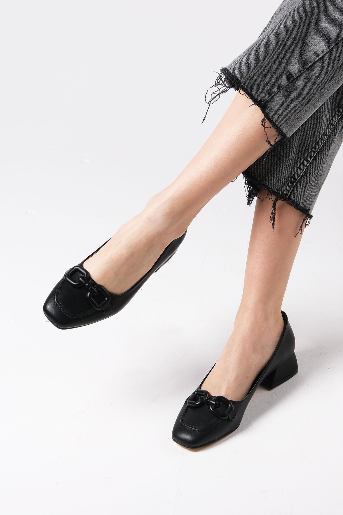 Dolly Siyah Renk Kısa Topuklu Ayakkabı