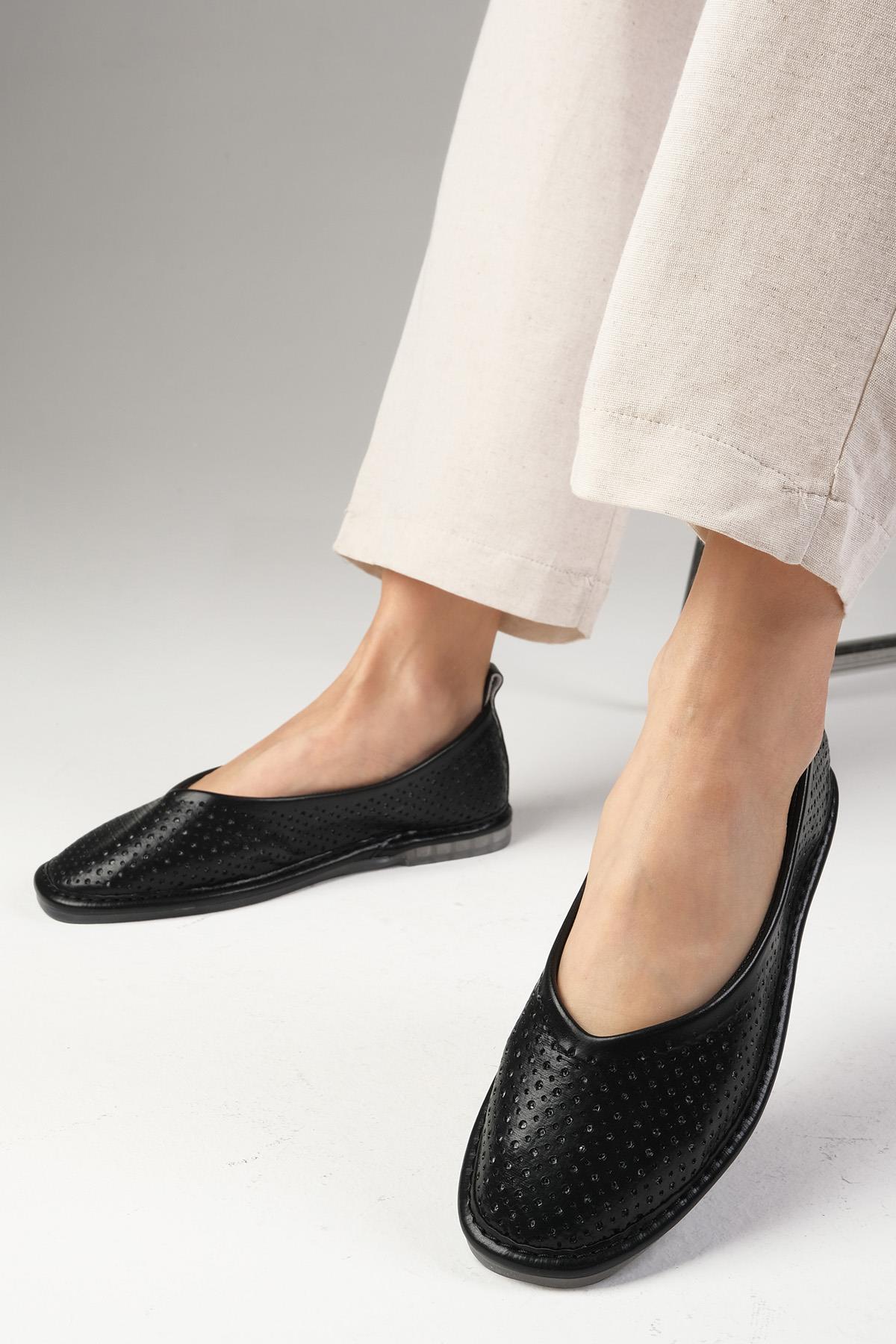 Emily Siyah Renk Oval Burunlu Babet