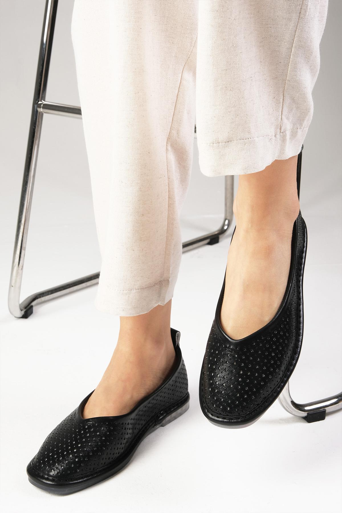 Emily Siyah Renk Oval Burunlu Babet