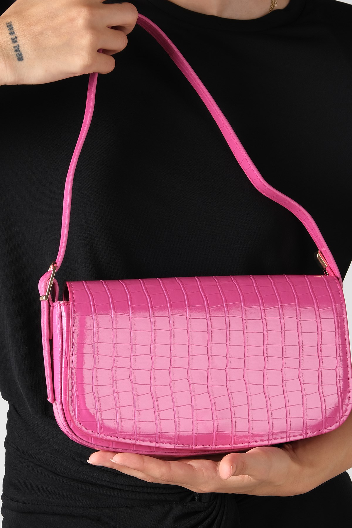 Fuşya Renk Krokodil Baskılı Kadın Omuz Çantası