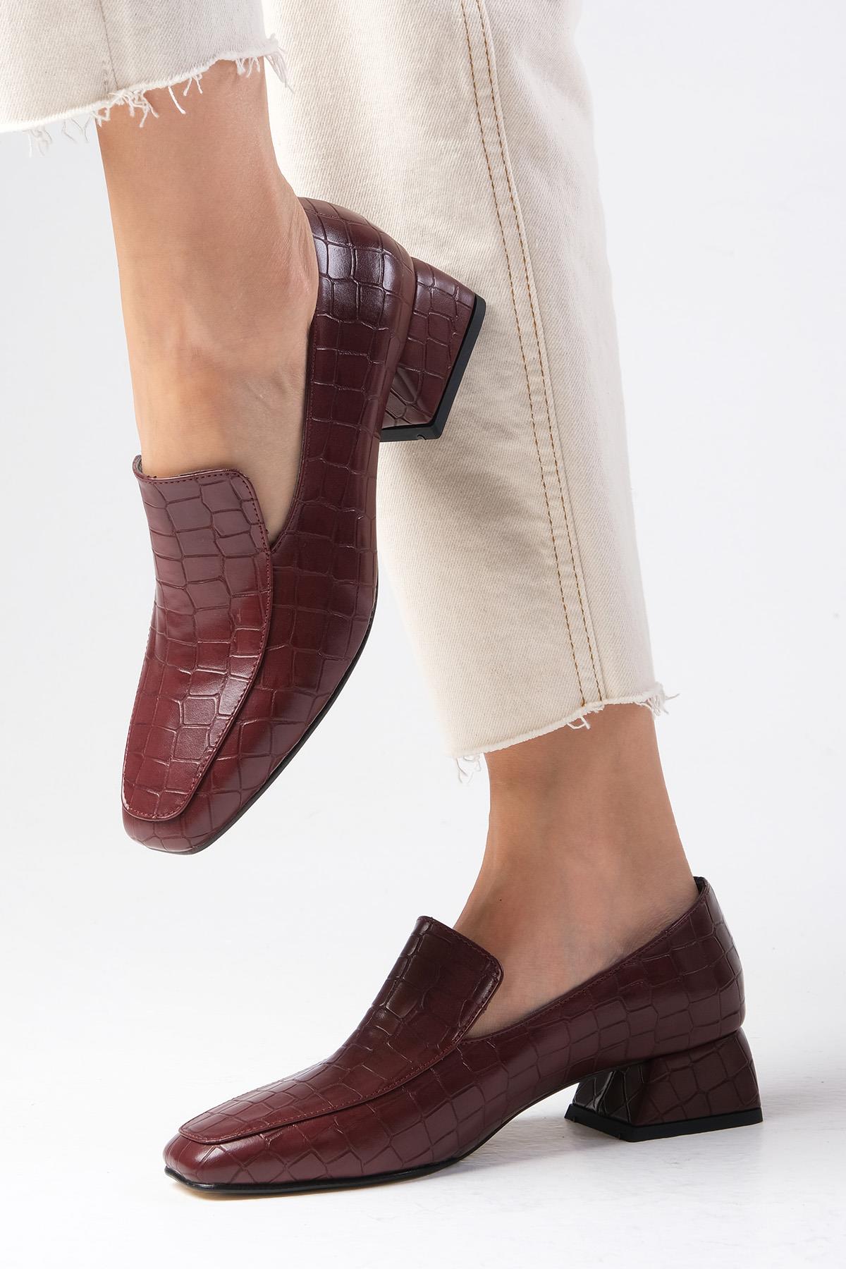 Gaia Bordo Renk Hayvan Desenli Kısa Topuklu Ayakkabı