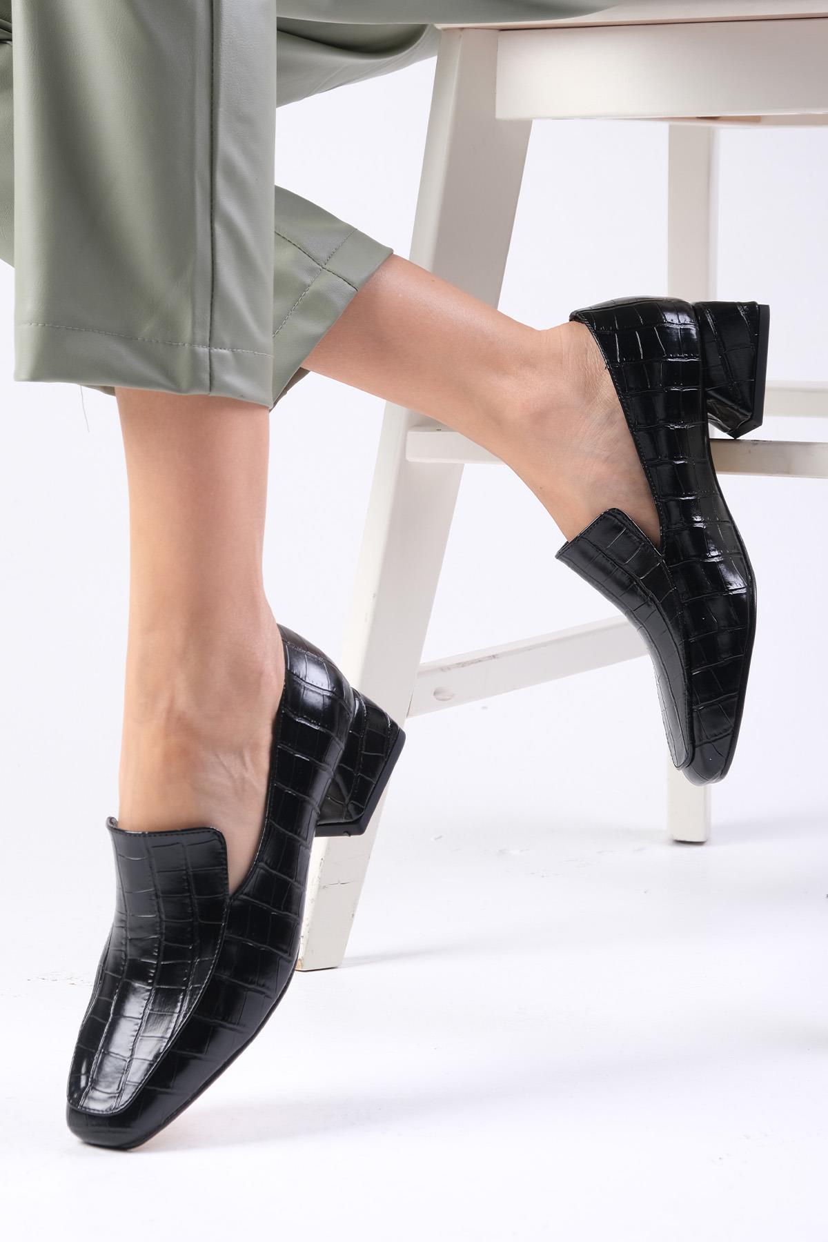 Gaia Siyah Renk Hayvan Desenli Kısa Topuklu Ayakkabı