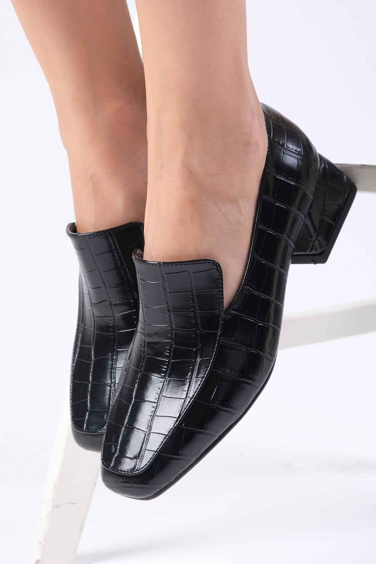 Gaia Siyah Renk Hayvan Desenli Kısa Topuklu Ayakkabı