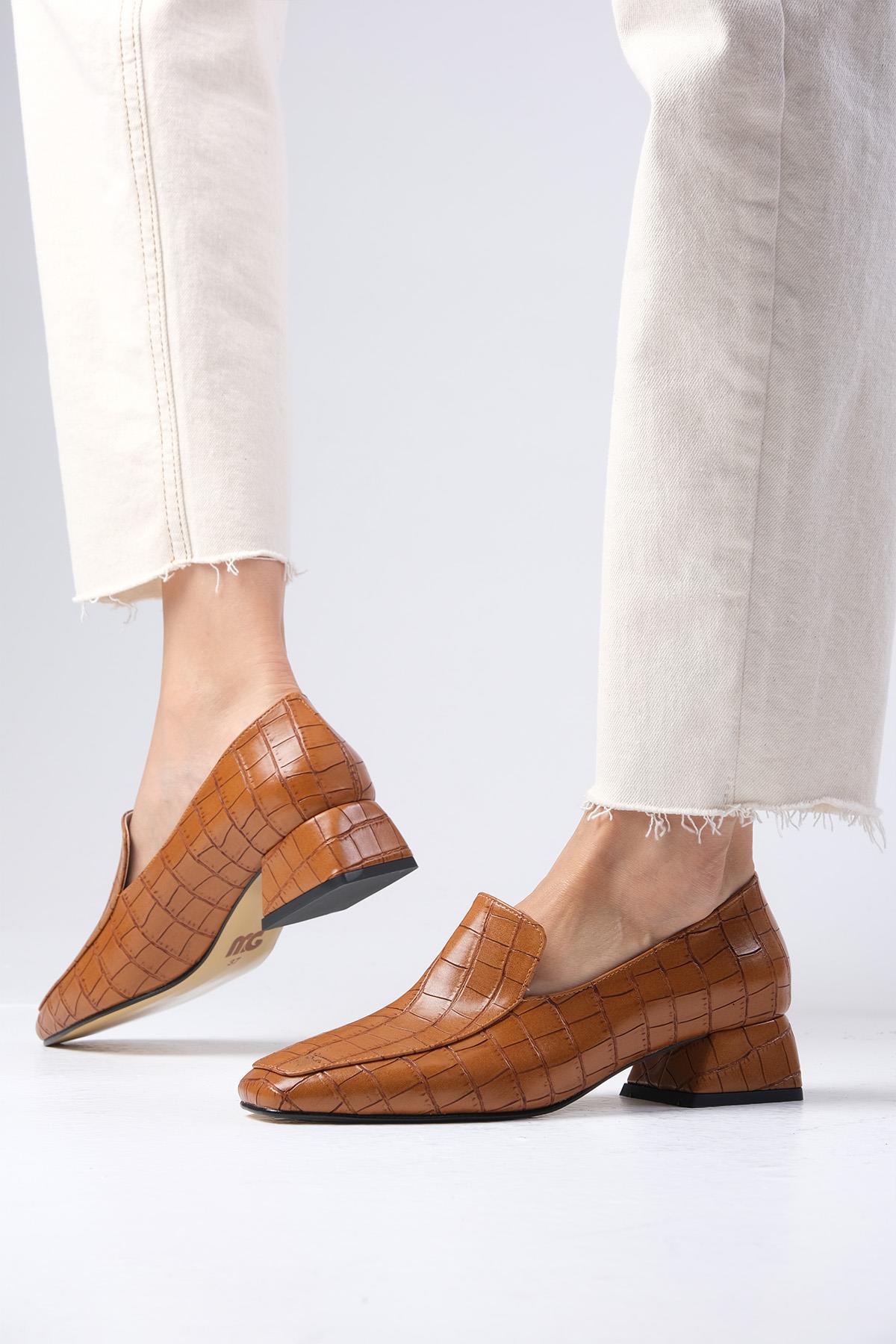 Gaia Taba Renk Hayvan Desenli Kısa Topuklu Ayakkabı