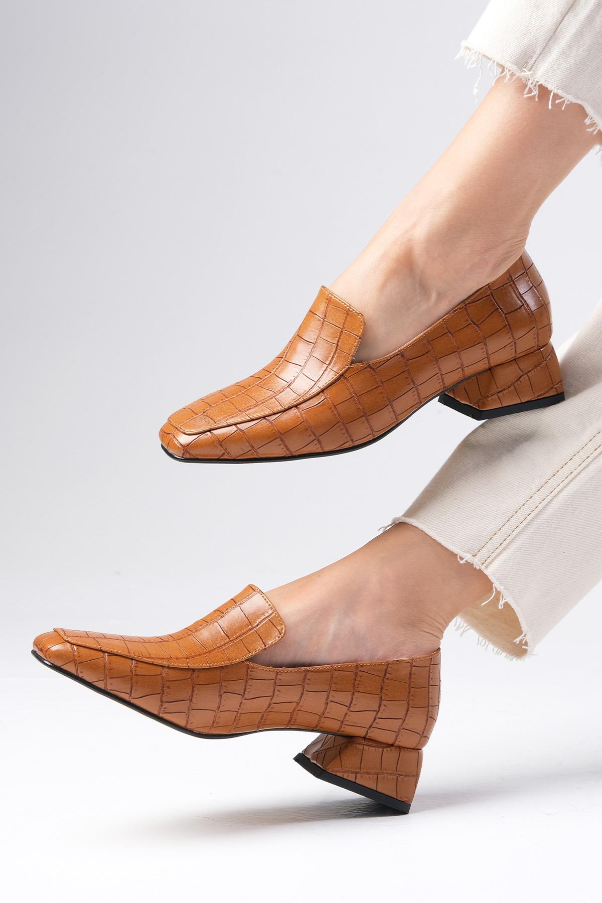 Gaia Taba Renk Hayvan Desenli Kısa Topuklu Ayakkabı