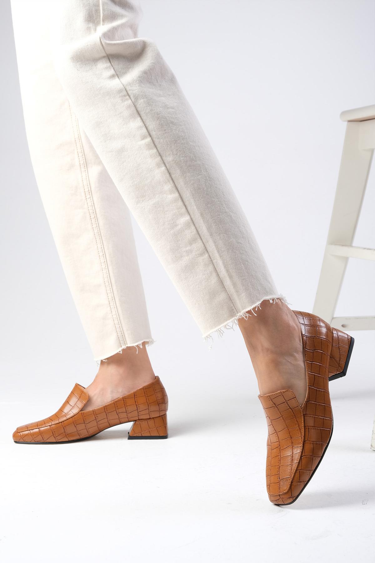 Gaia Taba Renk Hayvan Desenli Kısa Topuklu Ayakkabı