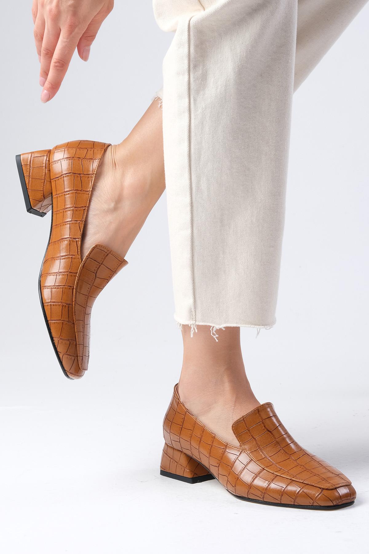 Gaia Taba Renk Hayvan Desenli Kısa Topuklu Ayakkabı