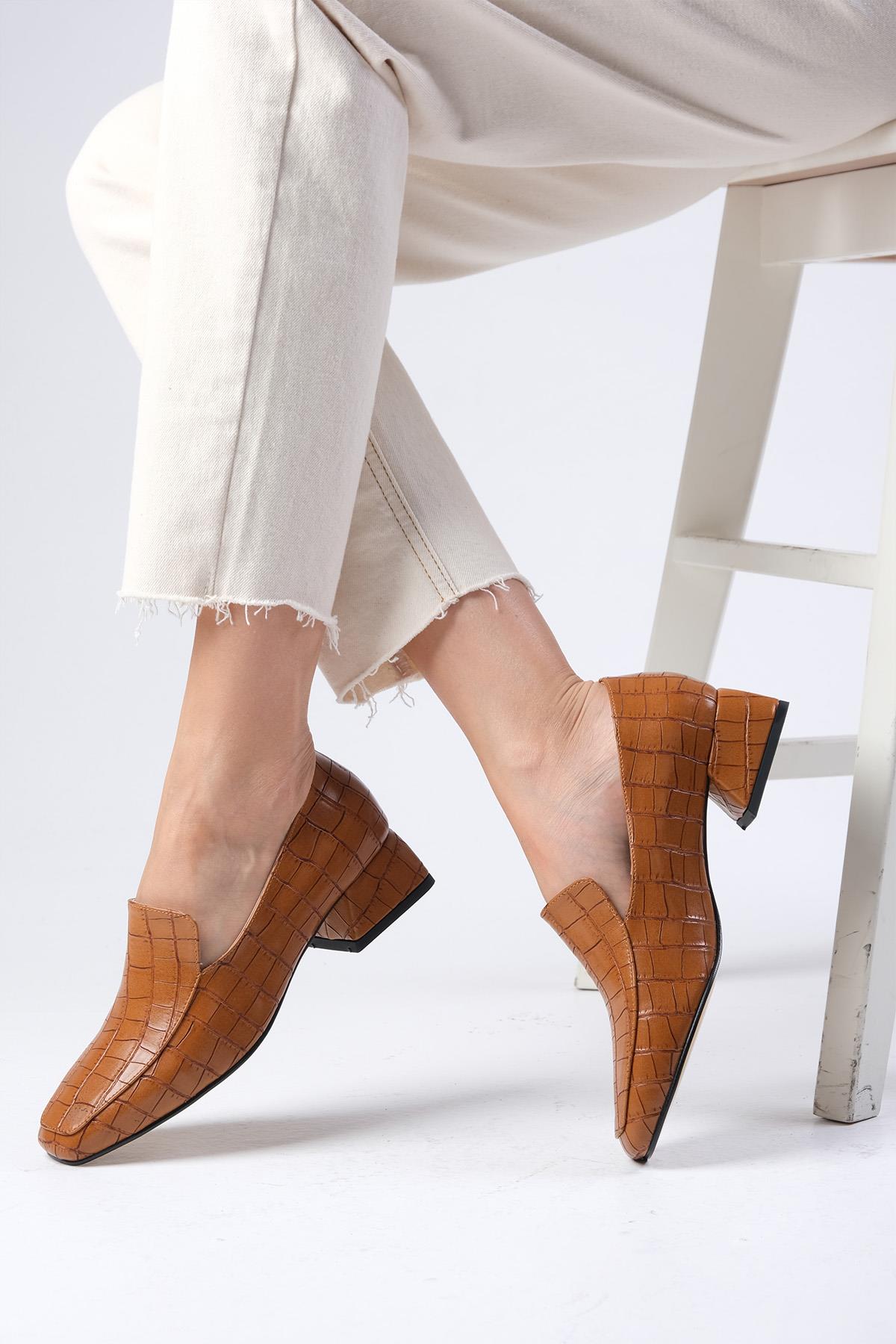 Gaia Taba Renk Hayvan Desenli Kısa Topuklu Ayakkabı