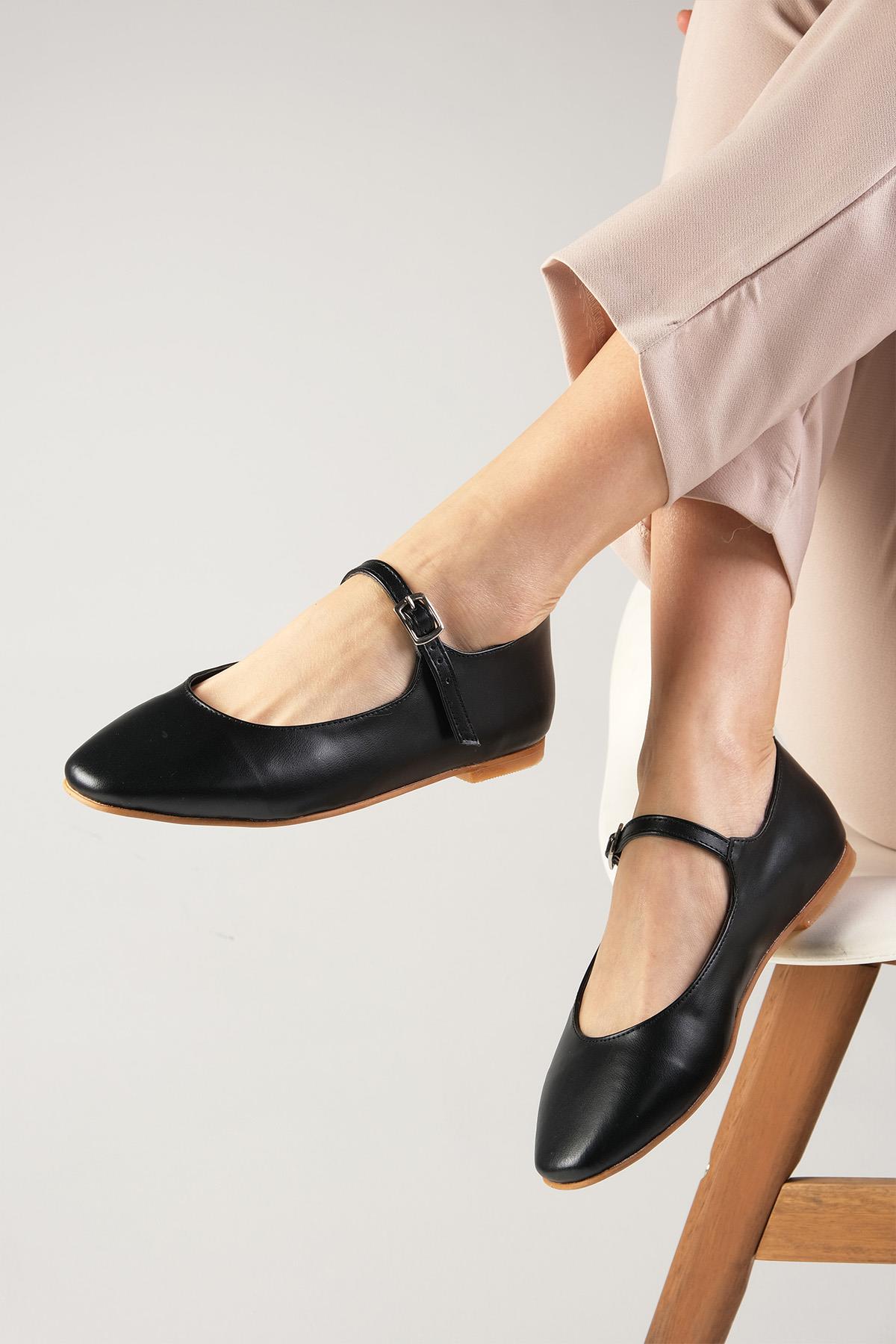 Gillian Siyah Renk Küt Burunlu Babet