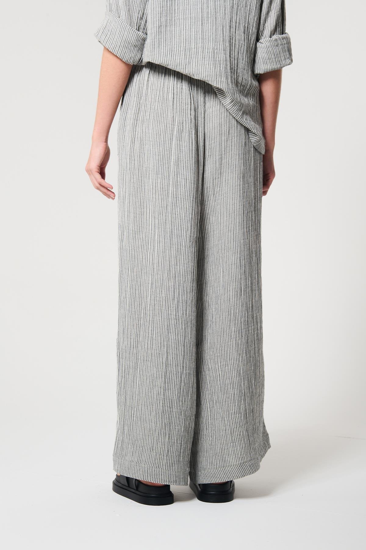 Gri Renk Çizgili %100 Pamuk Pantolon