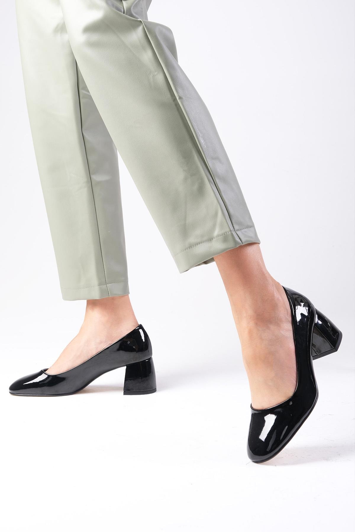 Jade Siyah Renk Rugan Topuklu Ayakkabı