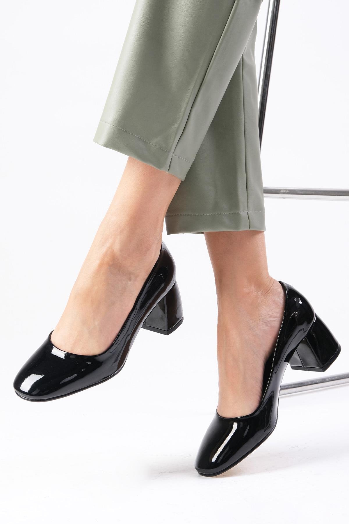 Jade Siyah Renk Rugan Topuklu Ayakkabı