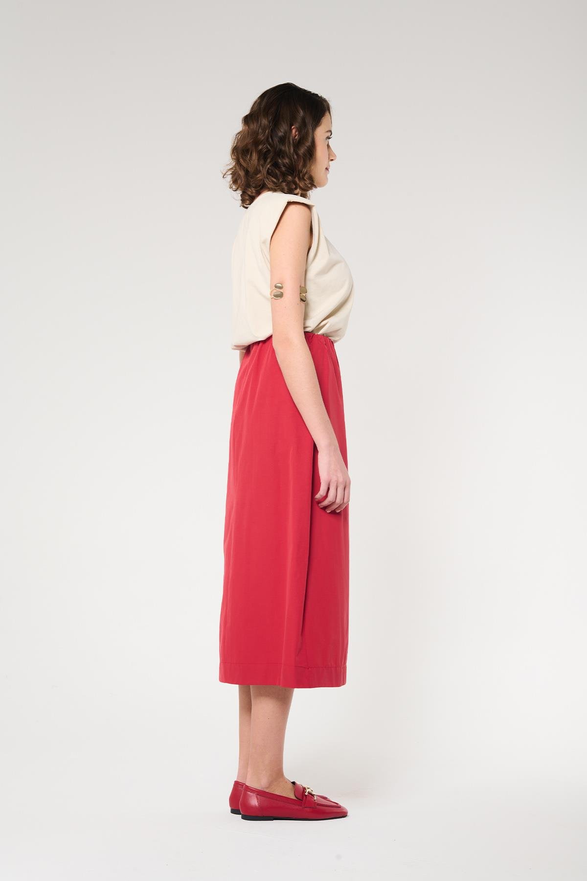Kırmızı Renk Midi Etek