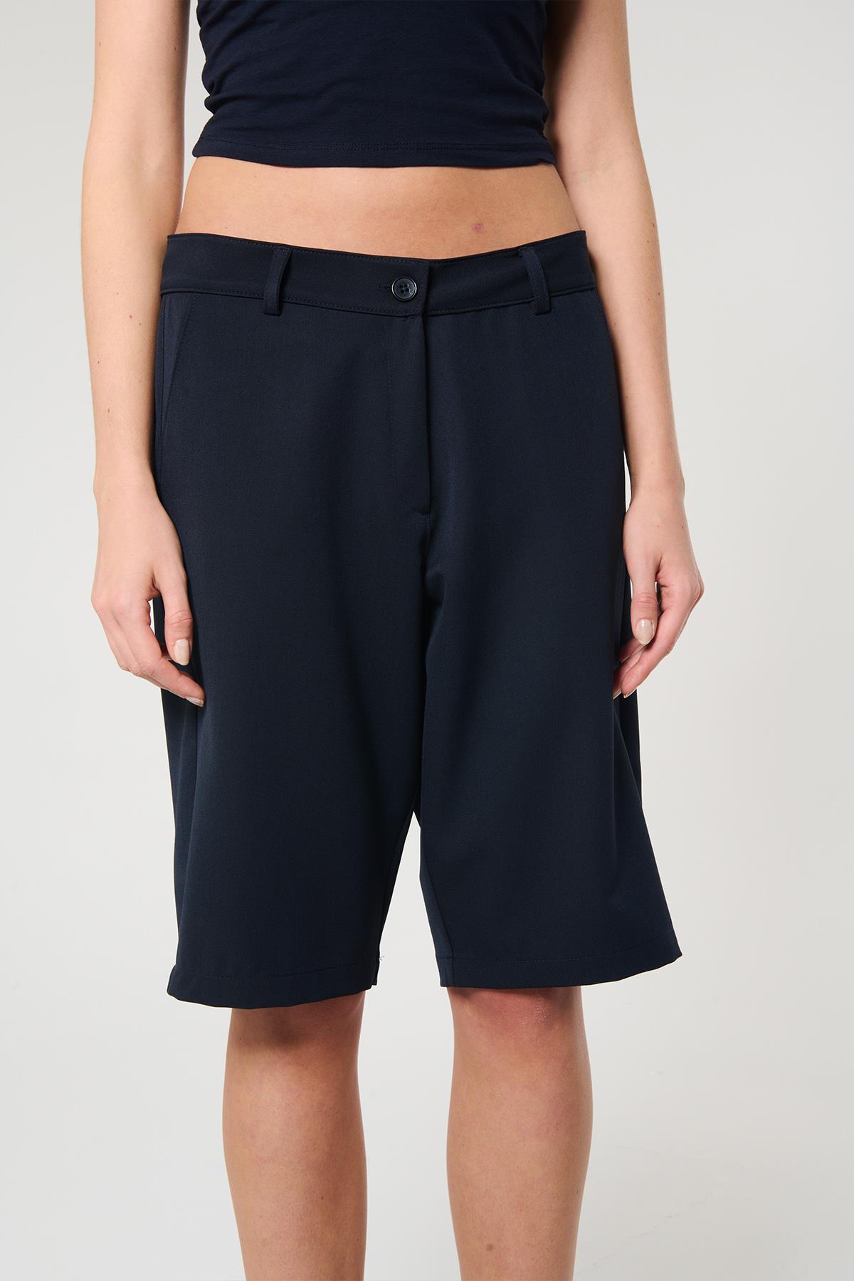 Lacivert Renk Bermuda