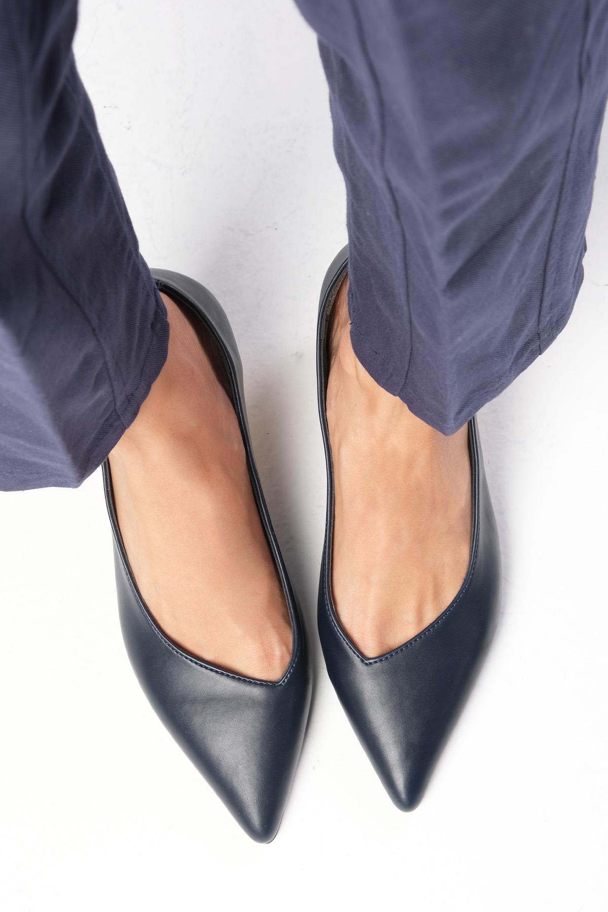 Livia Lacivert Renk Topuklu Ayakkabı