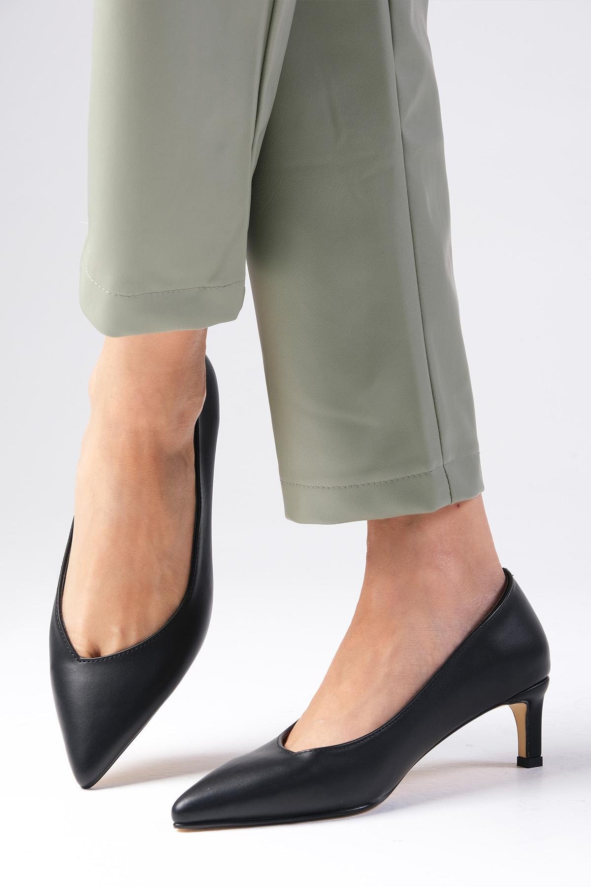 Livia Siyah Renk Topuklu Ayakkabı