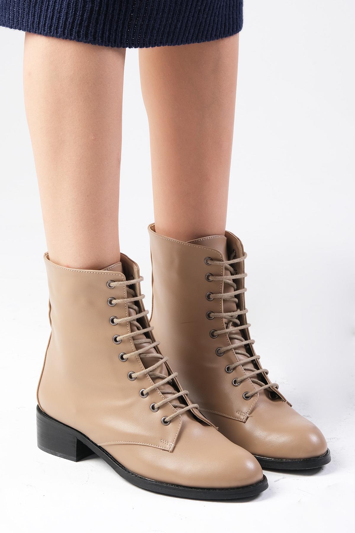 Lori Vizon Renk Bağcıklı Bot