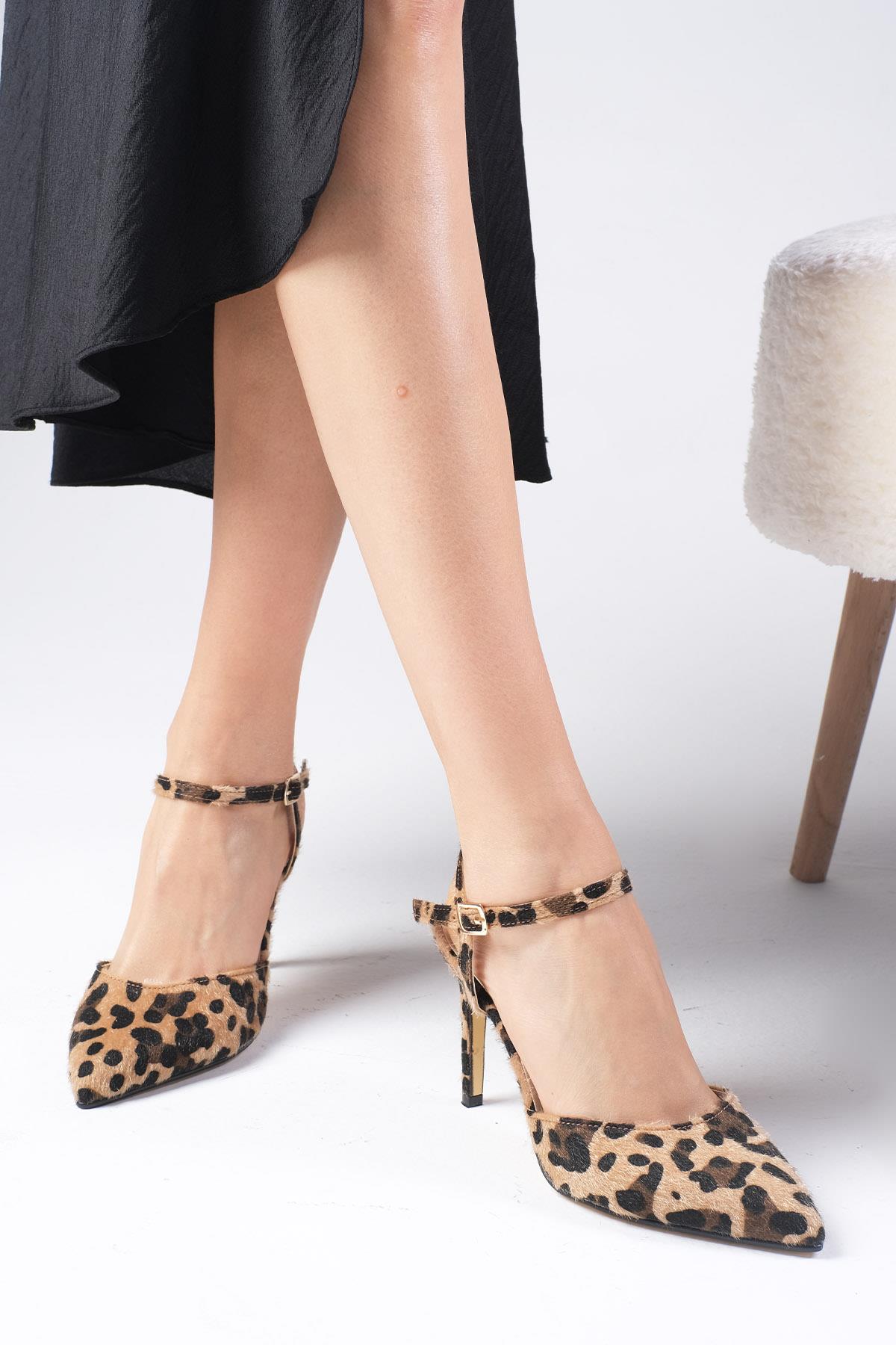 Lucia Leopar Desenli Bilek Bantlı Topuklu Ayakkabı