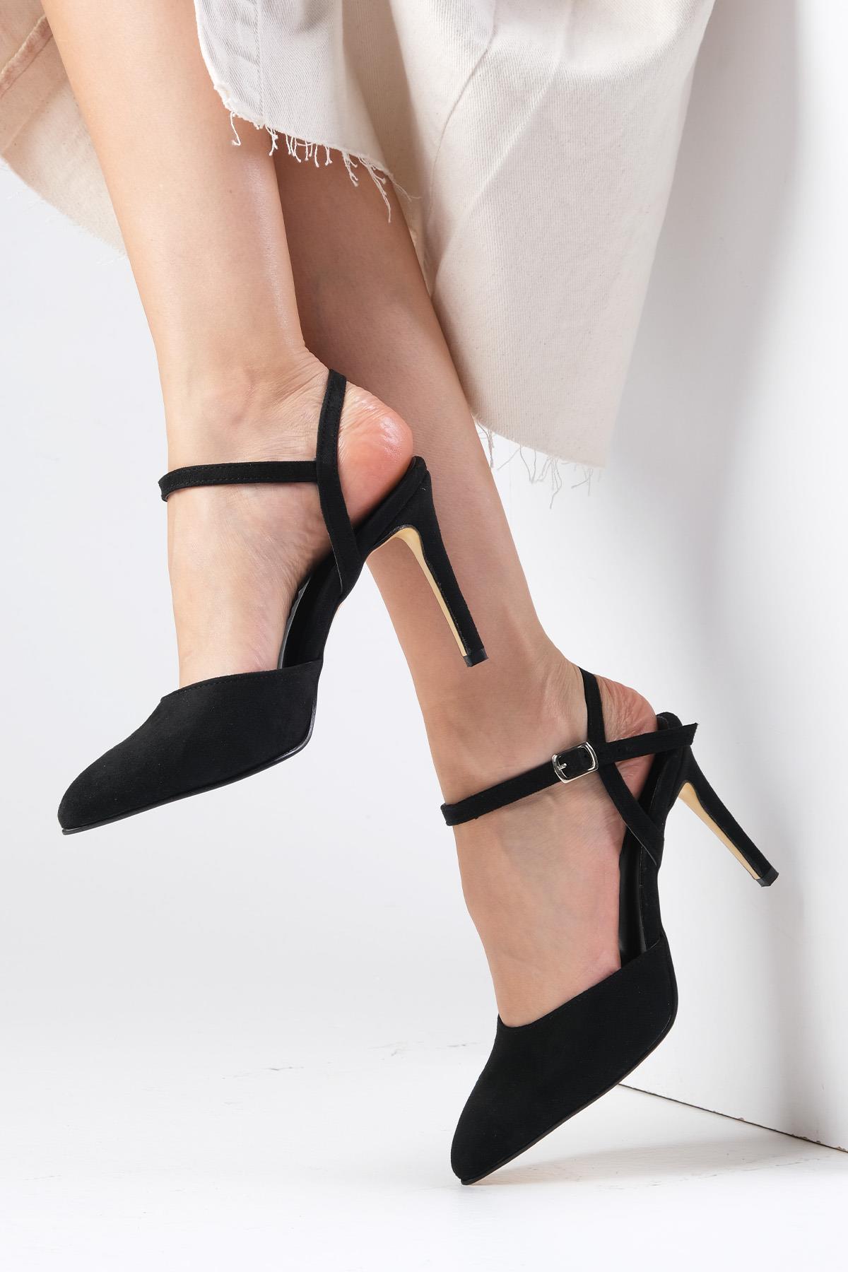 Lucia Siyah Renk Bilek Bantlı Topuklu Ayakkabı