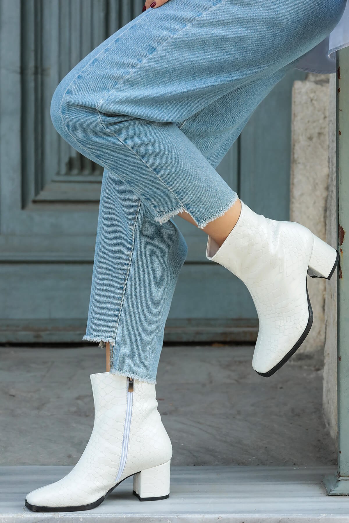 Macy Krokodil Desenli Beyaz Renk Bot