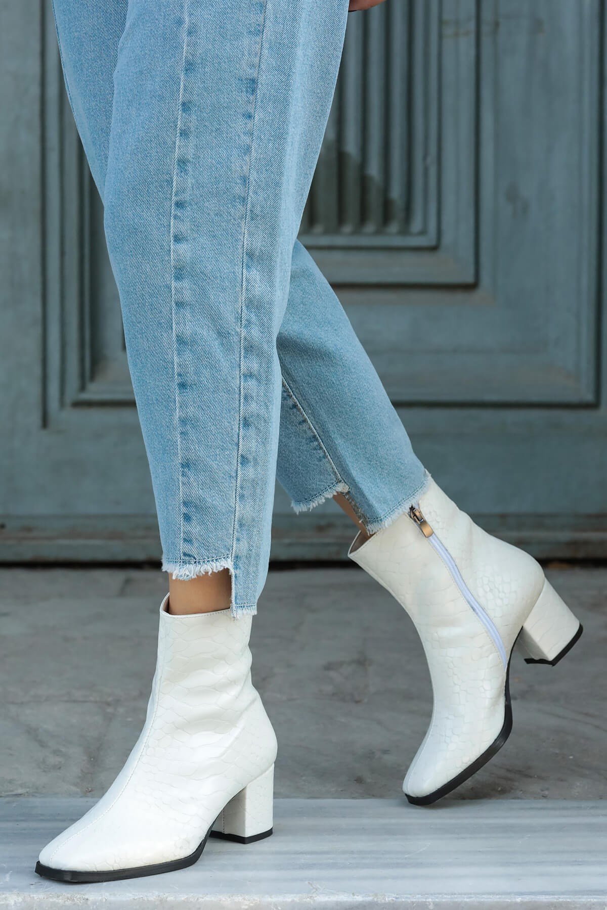 Macy Krokodil Desenli Beyaz Renk Bot