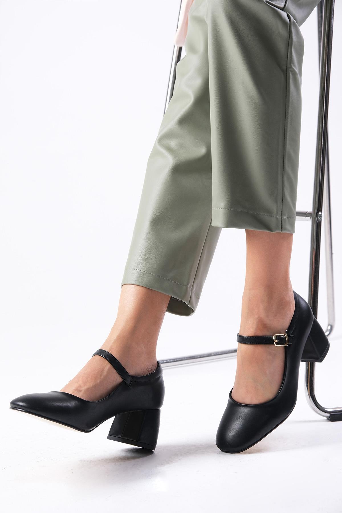 Mallory Siyah Renk Yuvarlak Burunlu Topuklu Ayakkabı