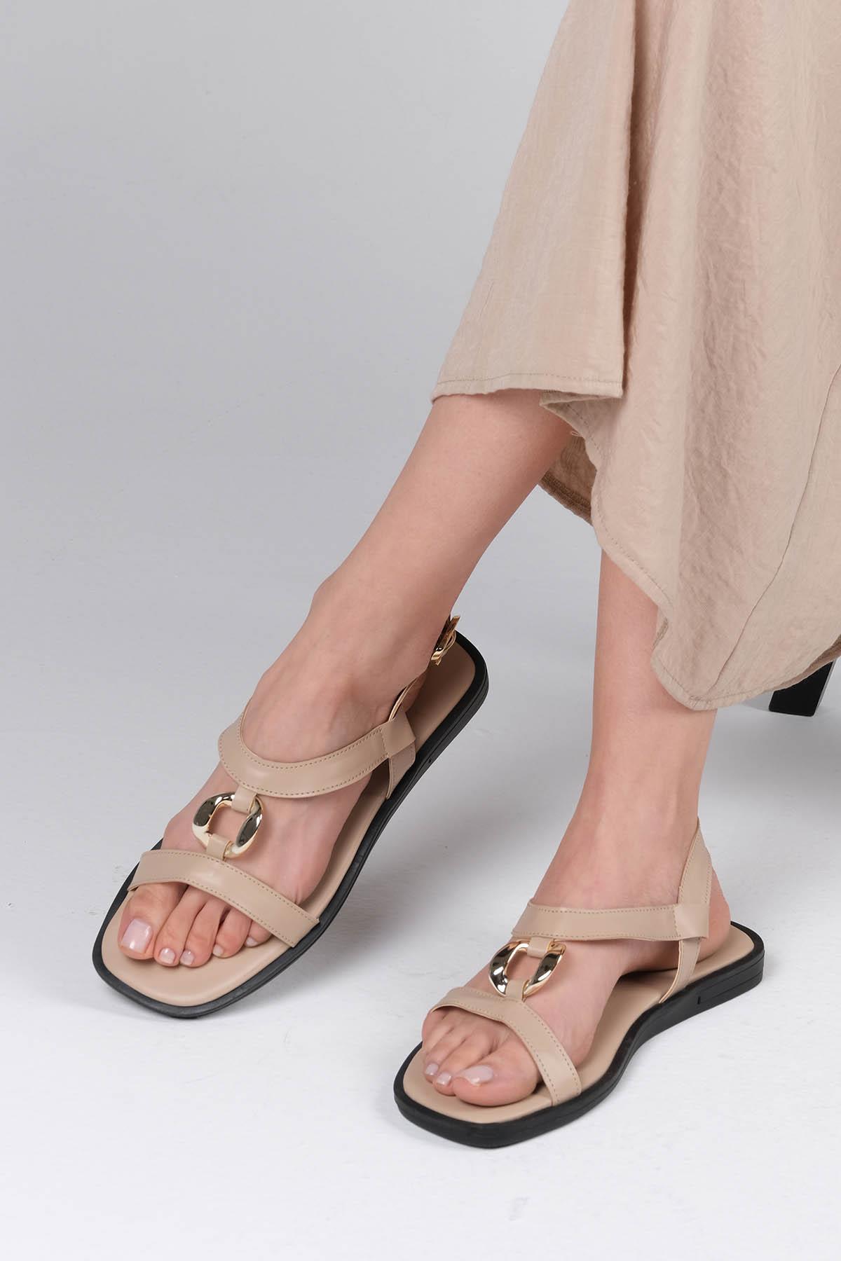 Agnes Ten Rengi Metal Aksesuarlı Sandalet