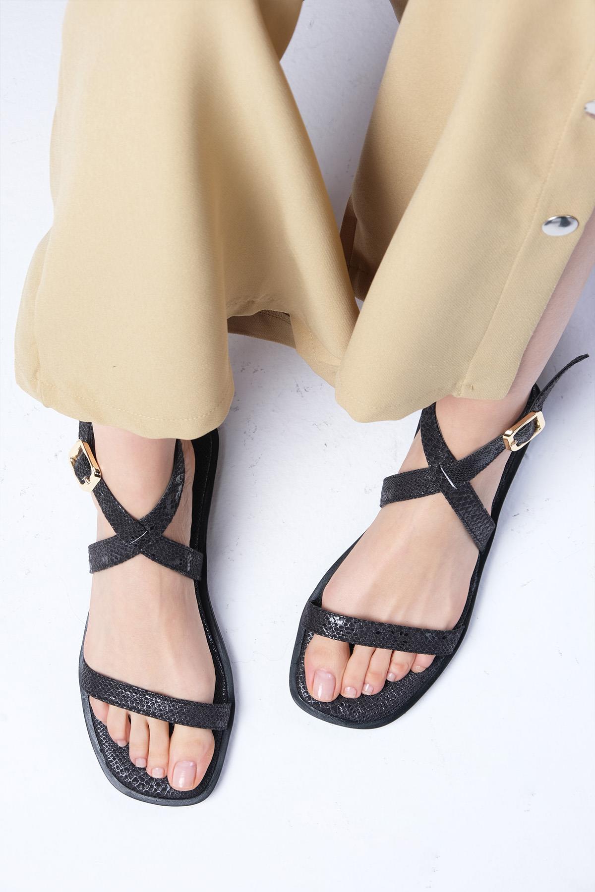 Arely Siyah Renk Düz Terlik