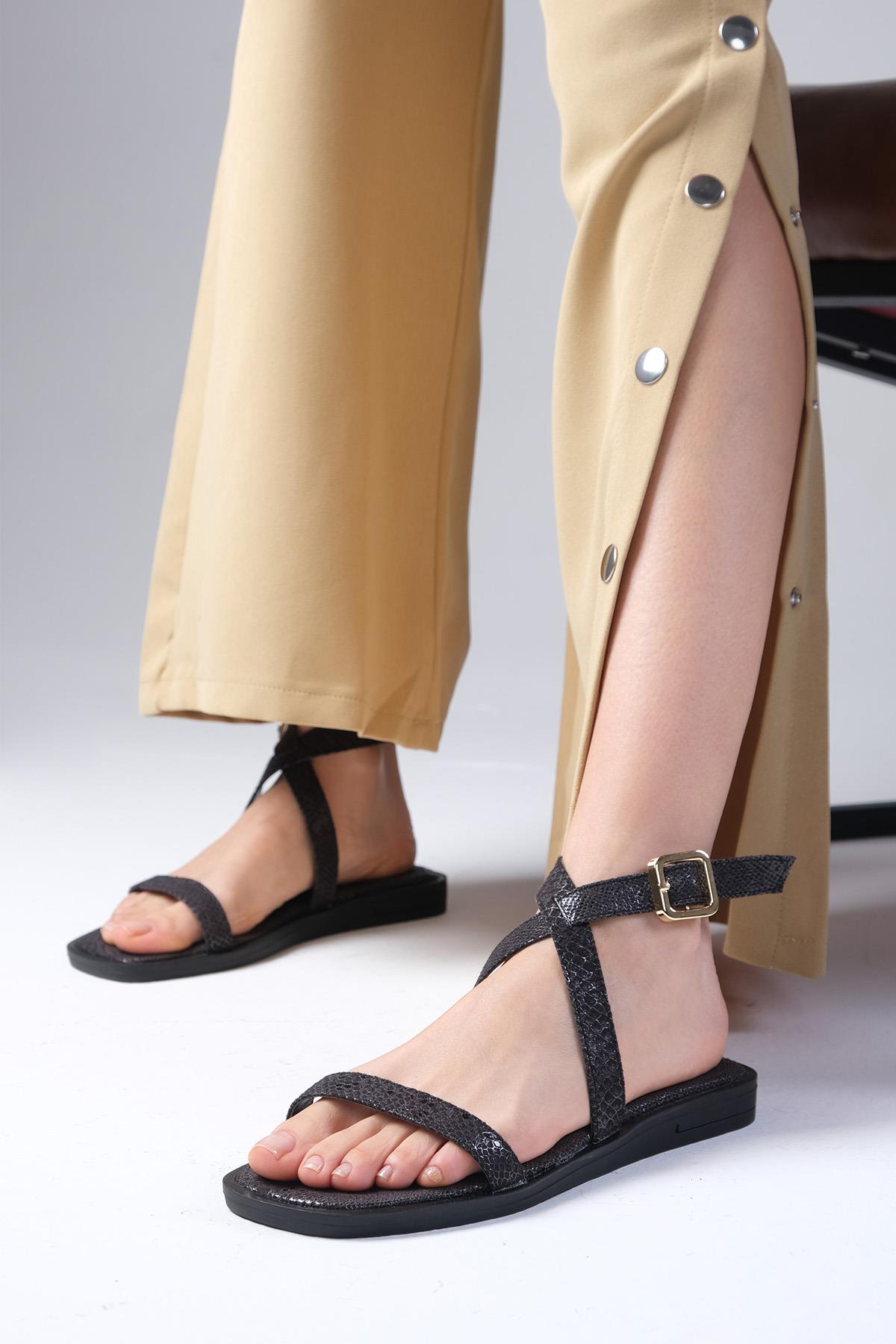 Arely Siyah Renk Düz Terlik