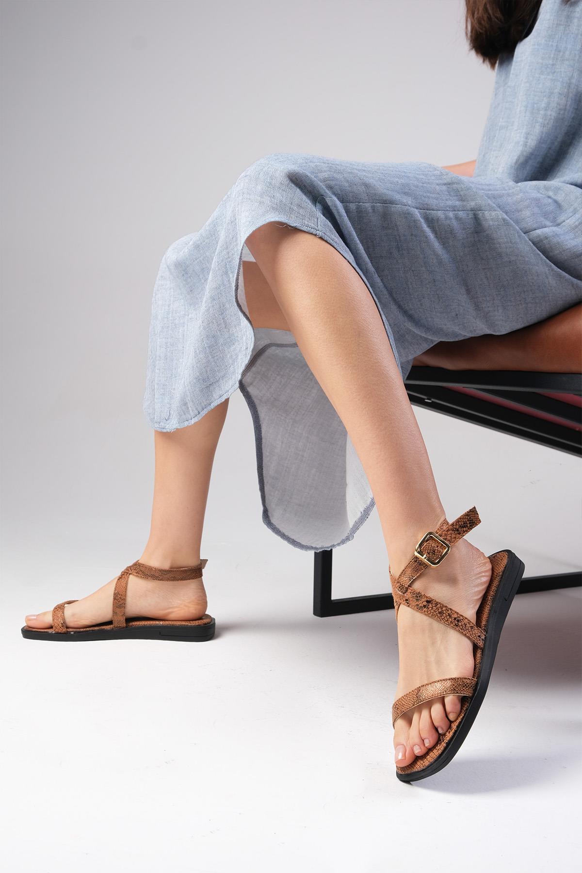 Arely Taba Renk Yılan Desenli Düz Sandalet