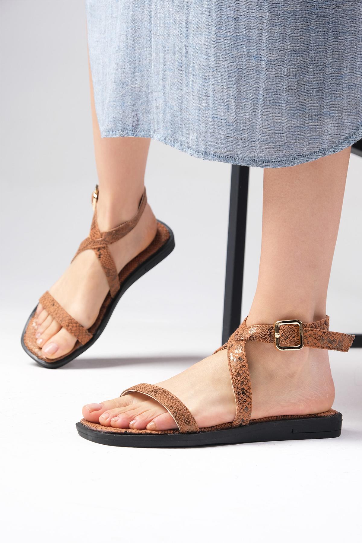 Arely Taba Renk Yılan Desenli Düz Sandalet