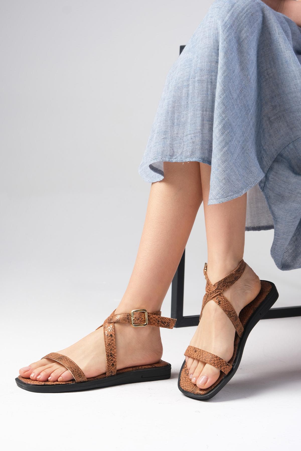 Arely Taba Renk Yılan Desenli Düz Sandalet