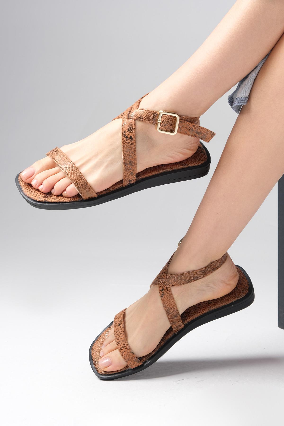 Arely Taba Renk Yılan Desenli Düz Sandalet