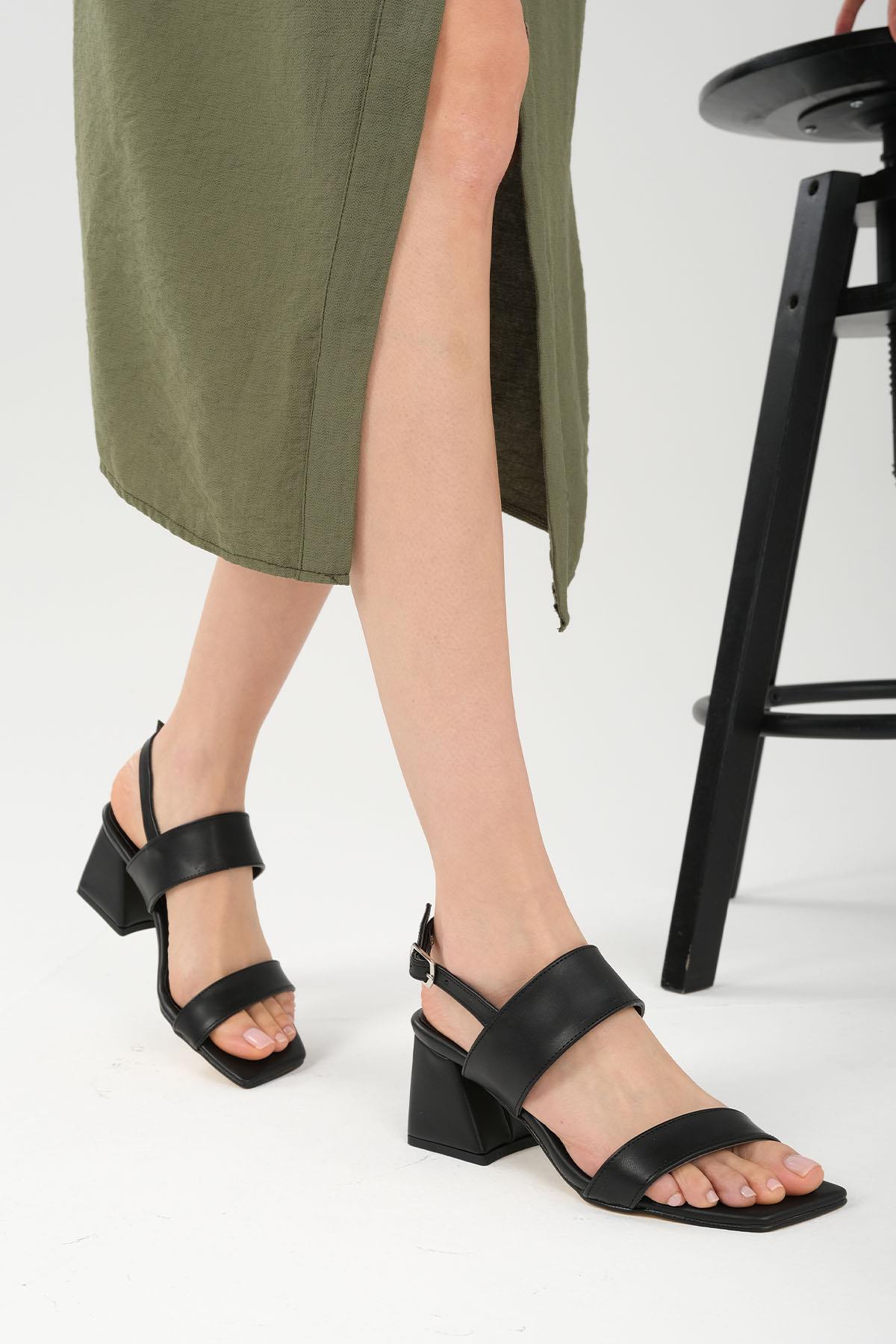 Astrid Siyah  Renk Çift Bantlı Topuklu Sandalet
