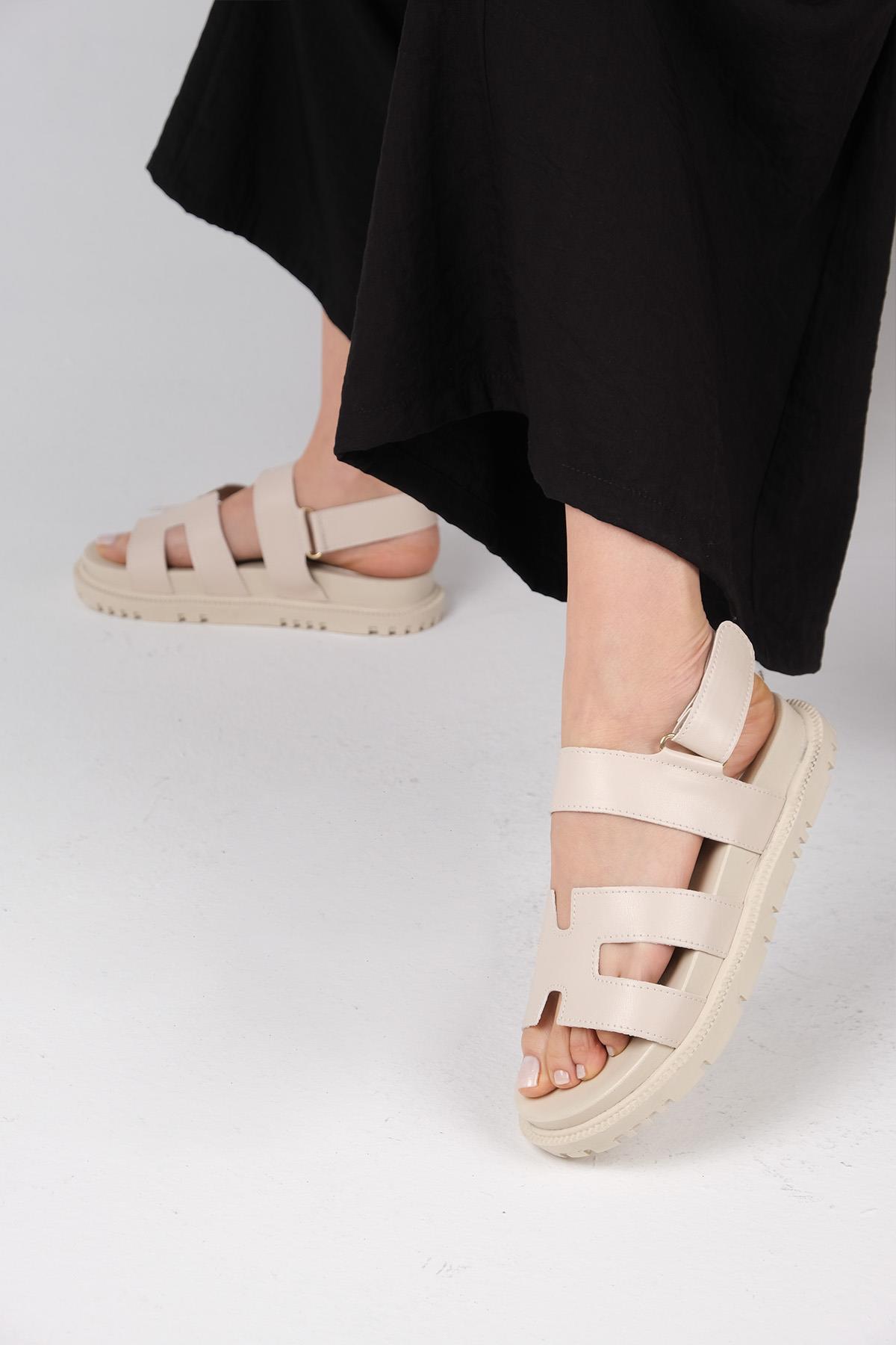 Gia Bej Renk Cırtlı Sandalet