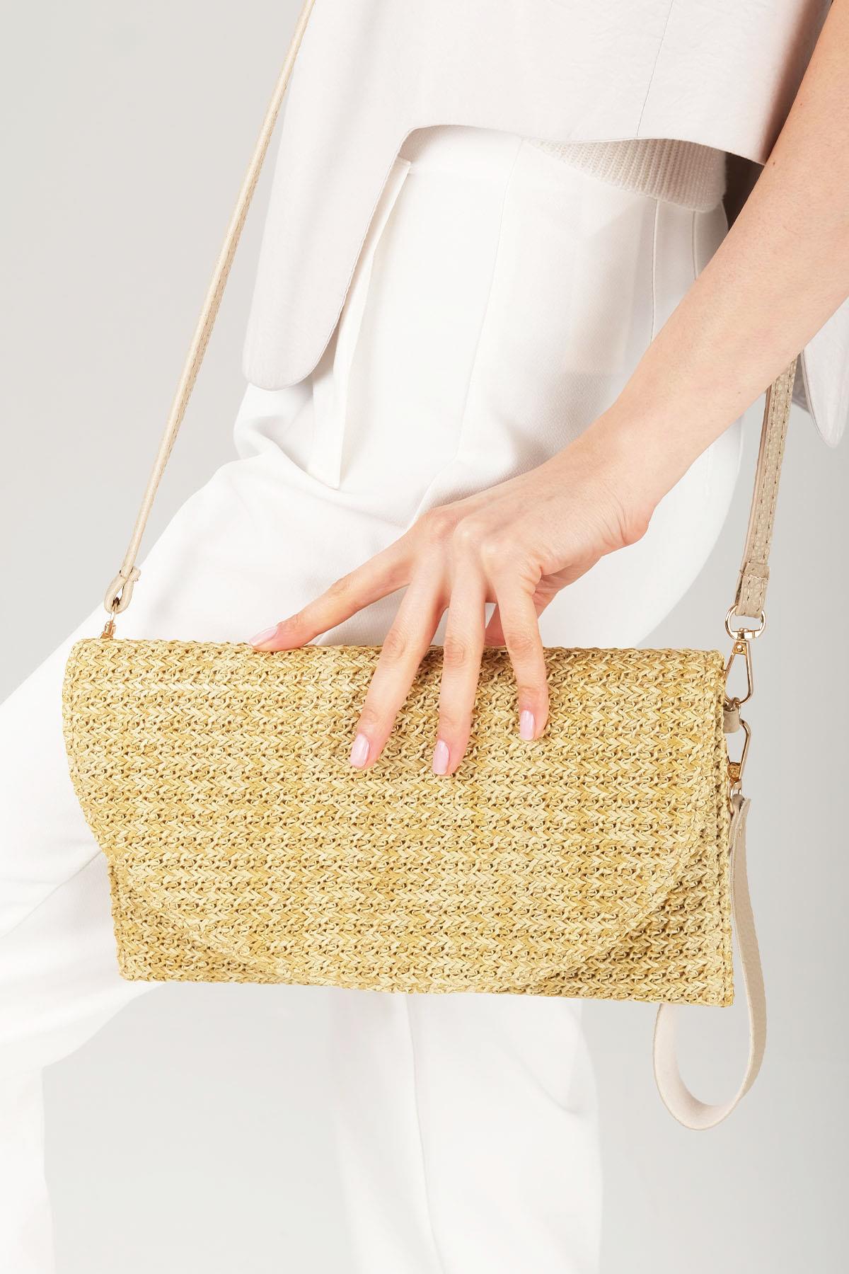 Bej Renk Hasır Dokulu Çapraz Askılı Omuz Çantası