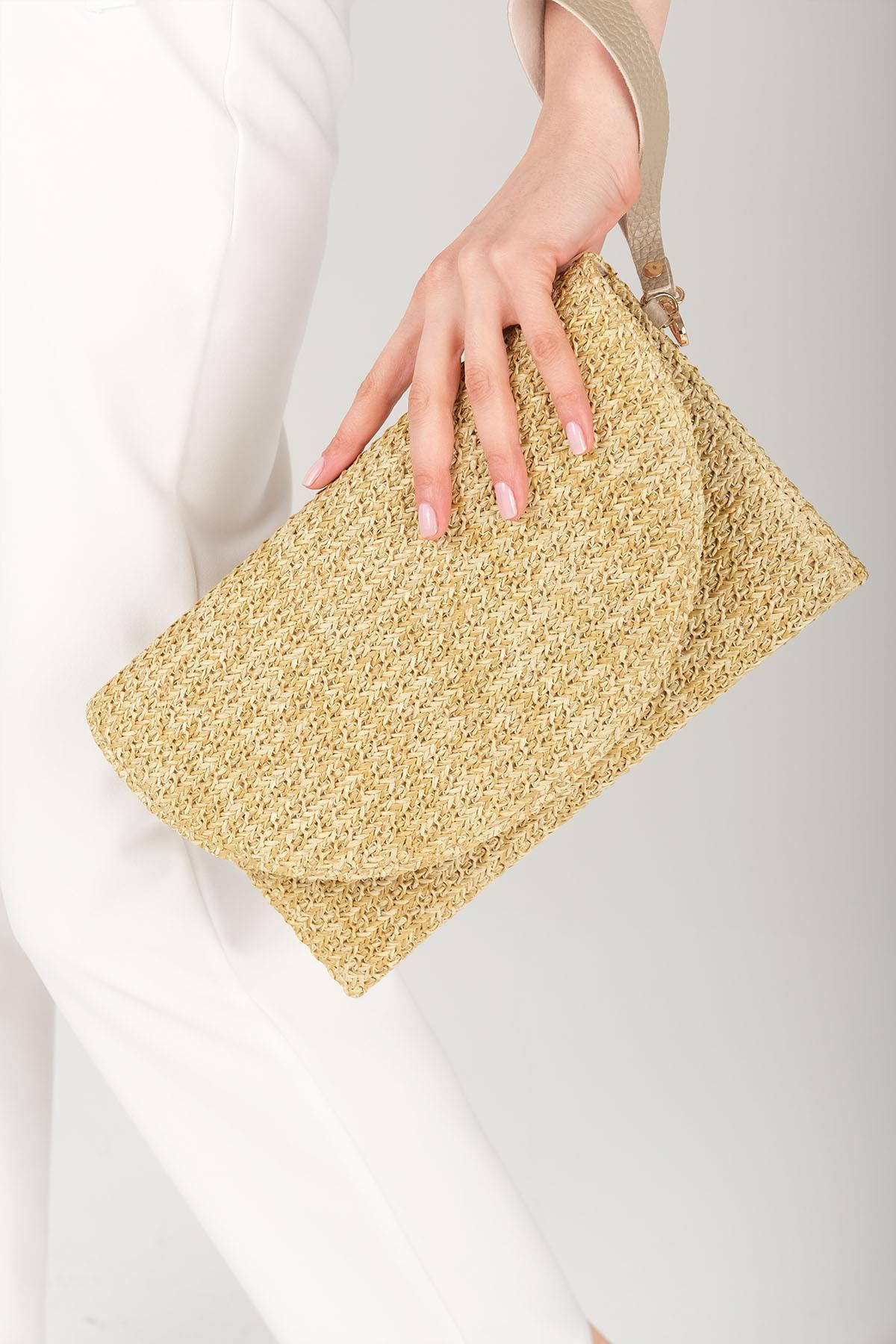 Bej Renk Hasır Dokulu Çapraz Askılı Omuz Çantası