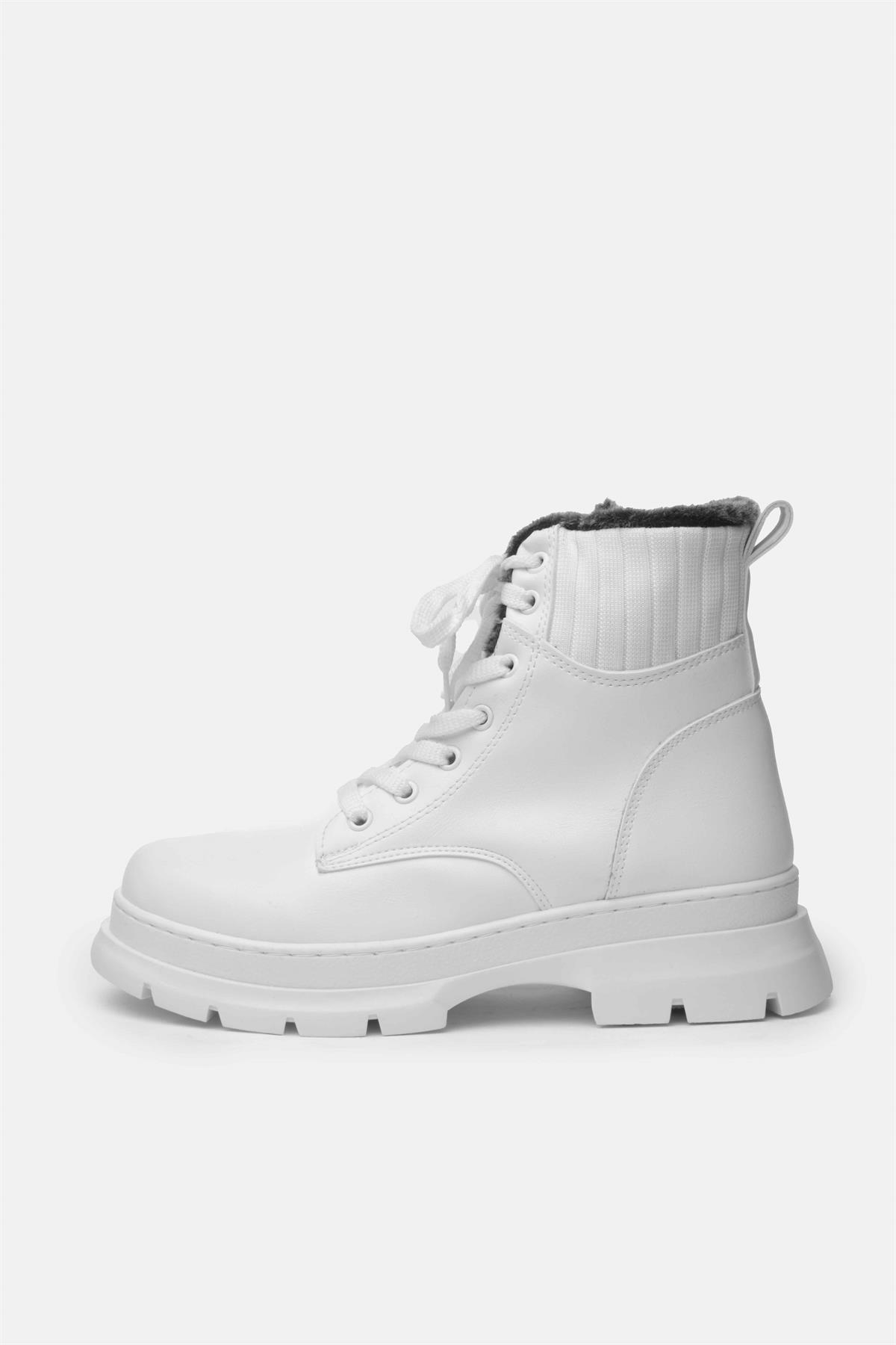 Brook Beyaz Renk Kürklü Postal Bot