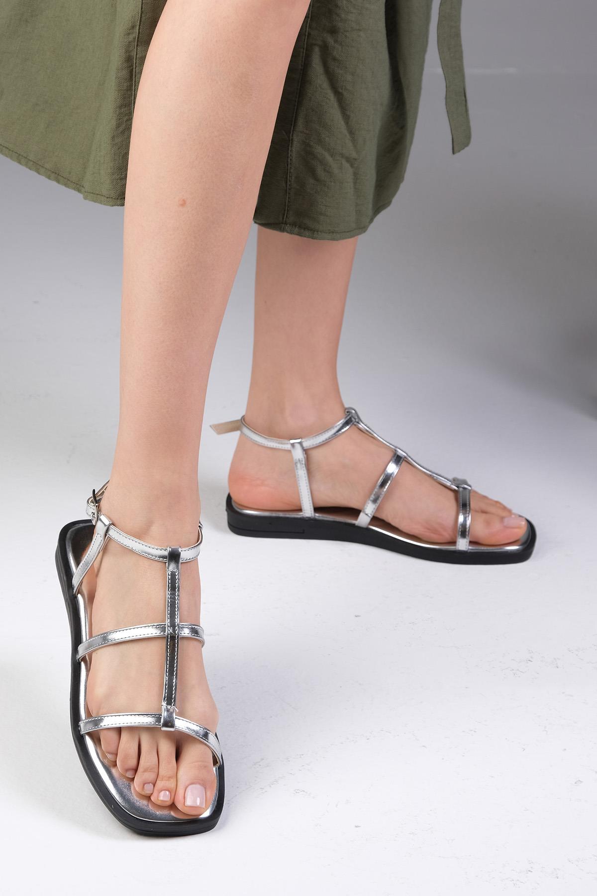 Cora Gümüş Renk Düz Sandalet
