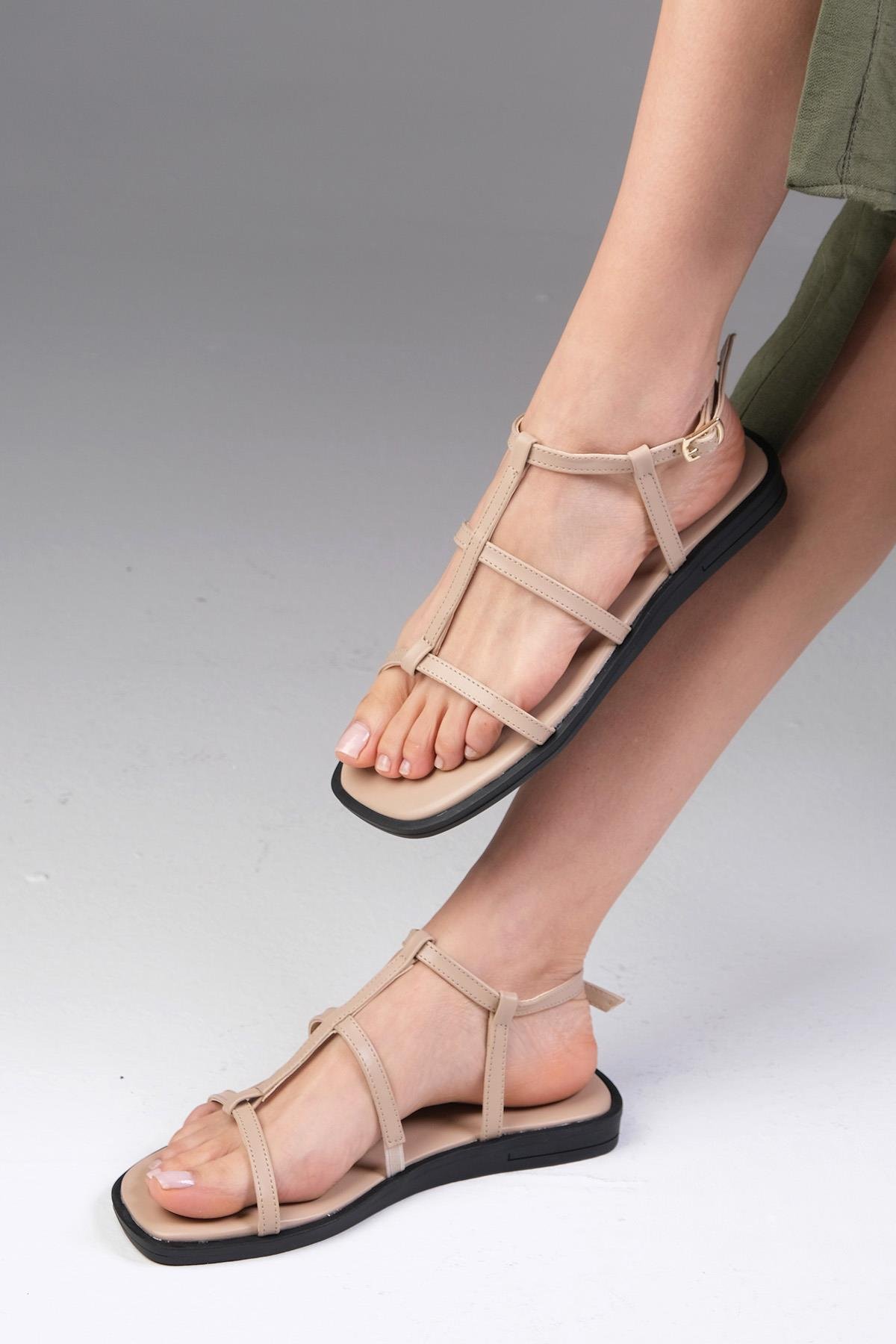 Cora Ten Renk Düz Sandalet