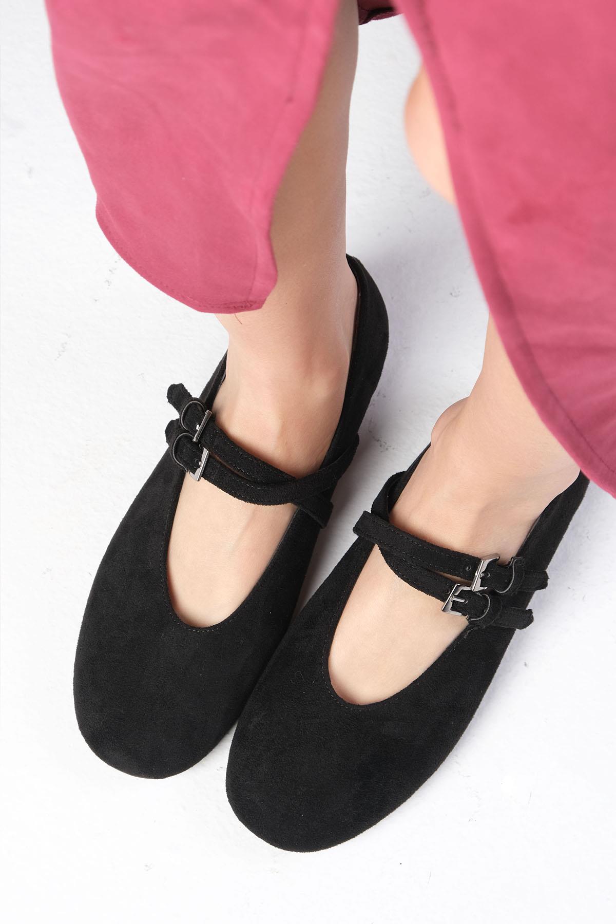 Daria Siyah Renk Atkılı Babet