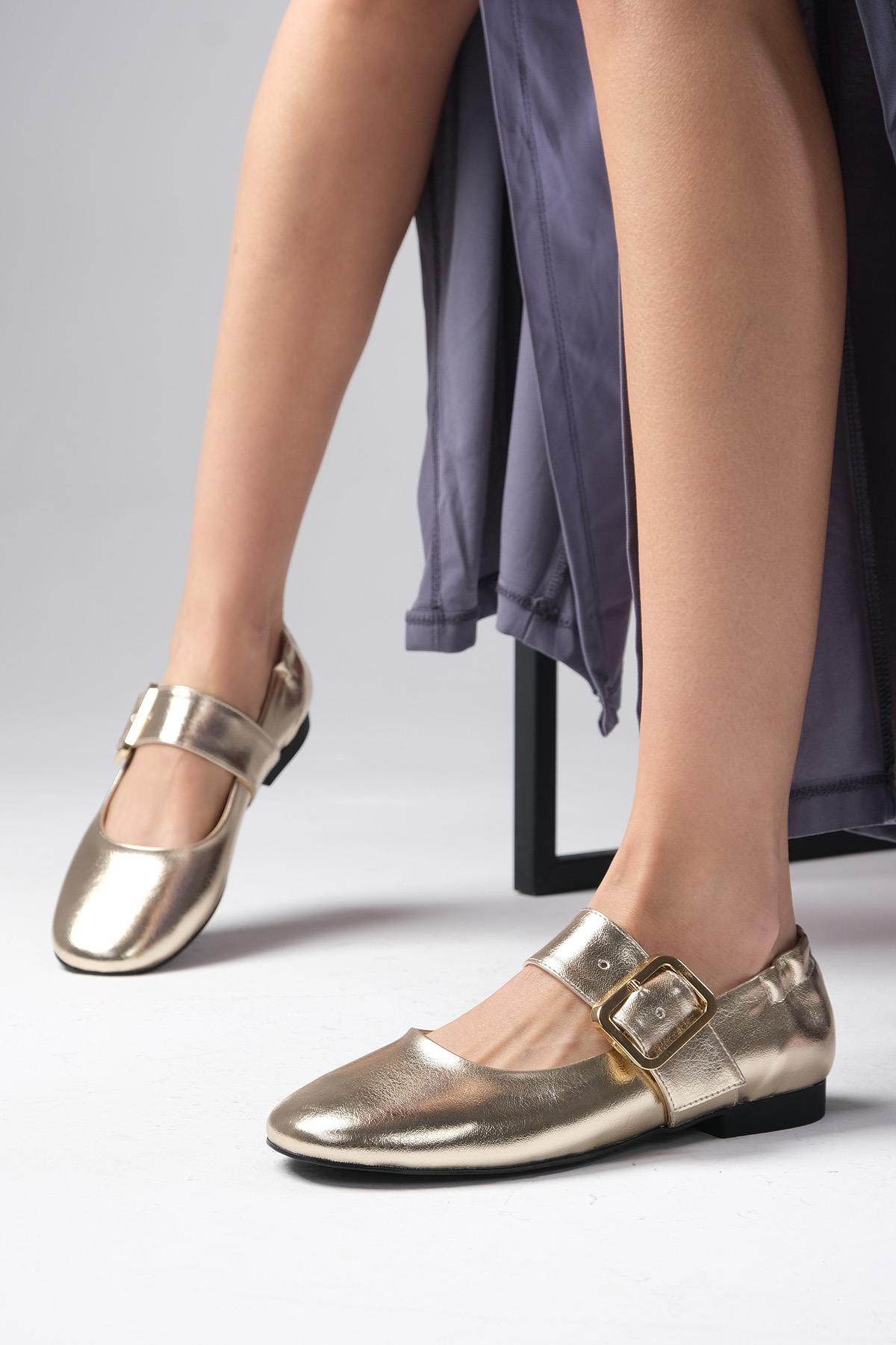 Diega Altın Renk Kalın Kemerli Babet