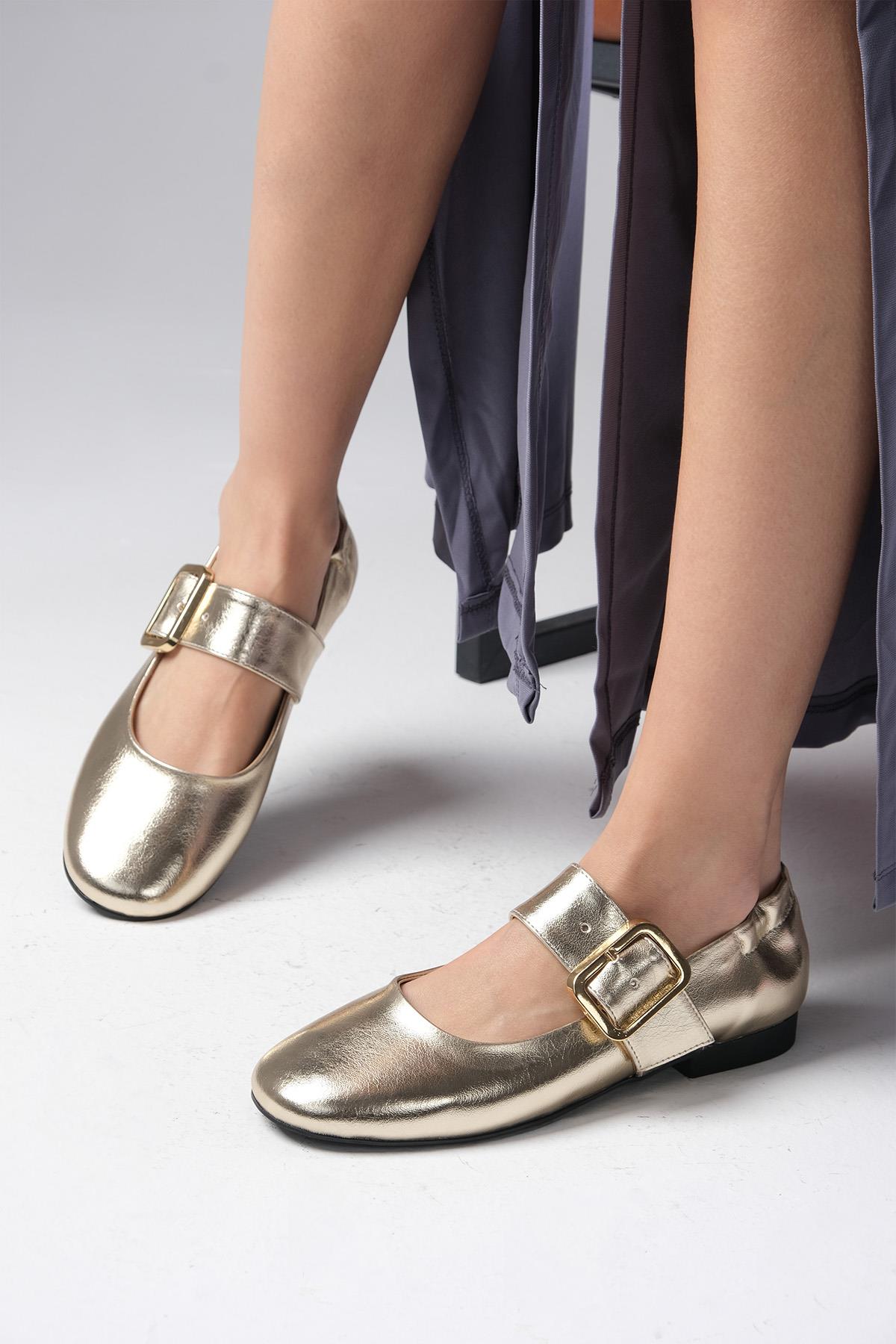 Diega Altın Renk Kalın Kemerli Babet