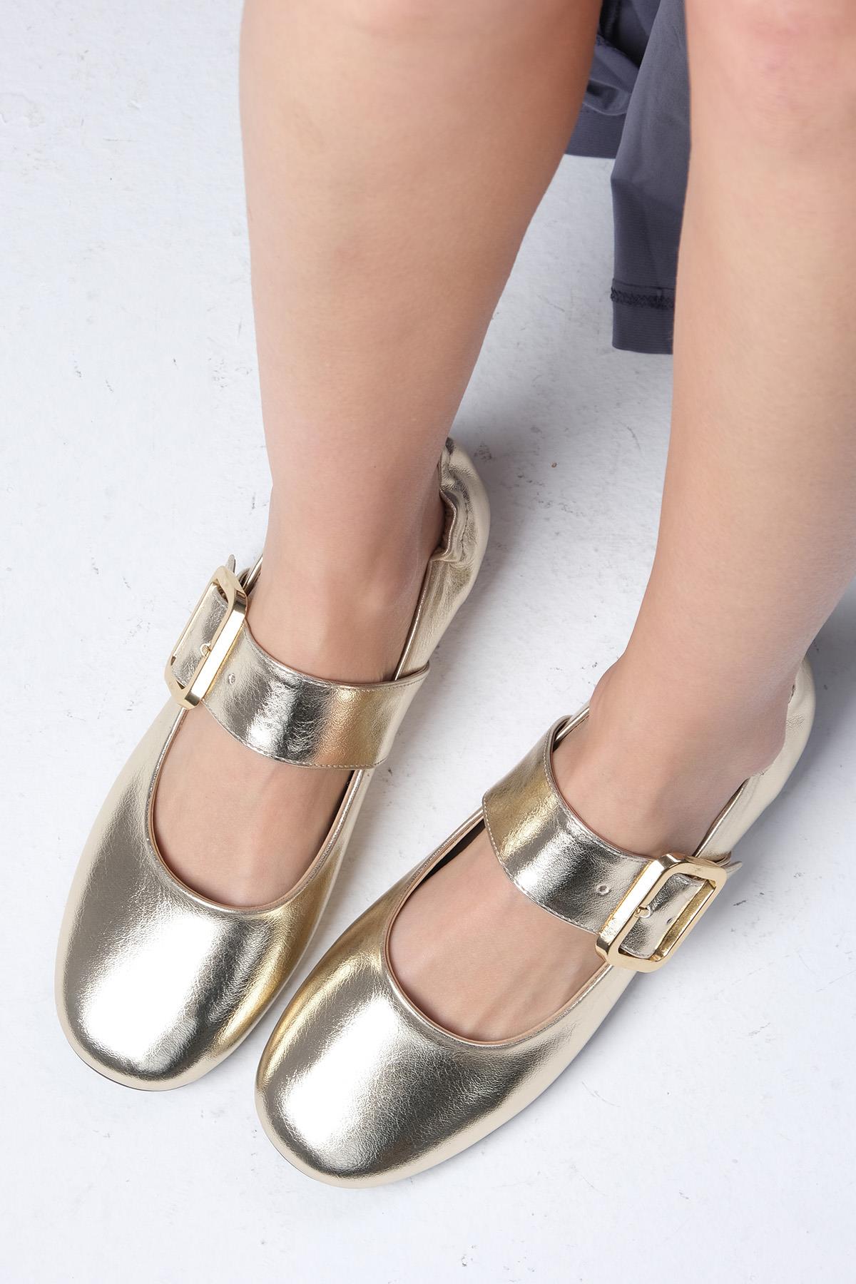 Diega Altın Renk Kalın Kemerli Babet