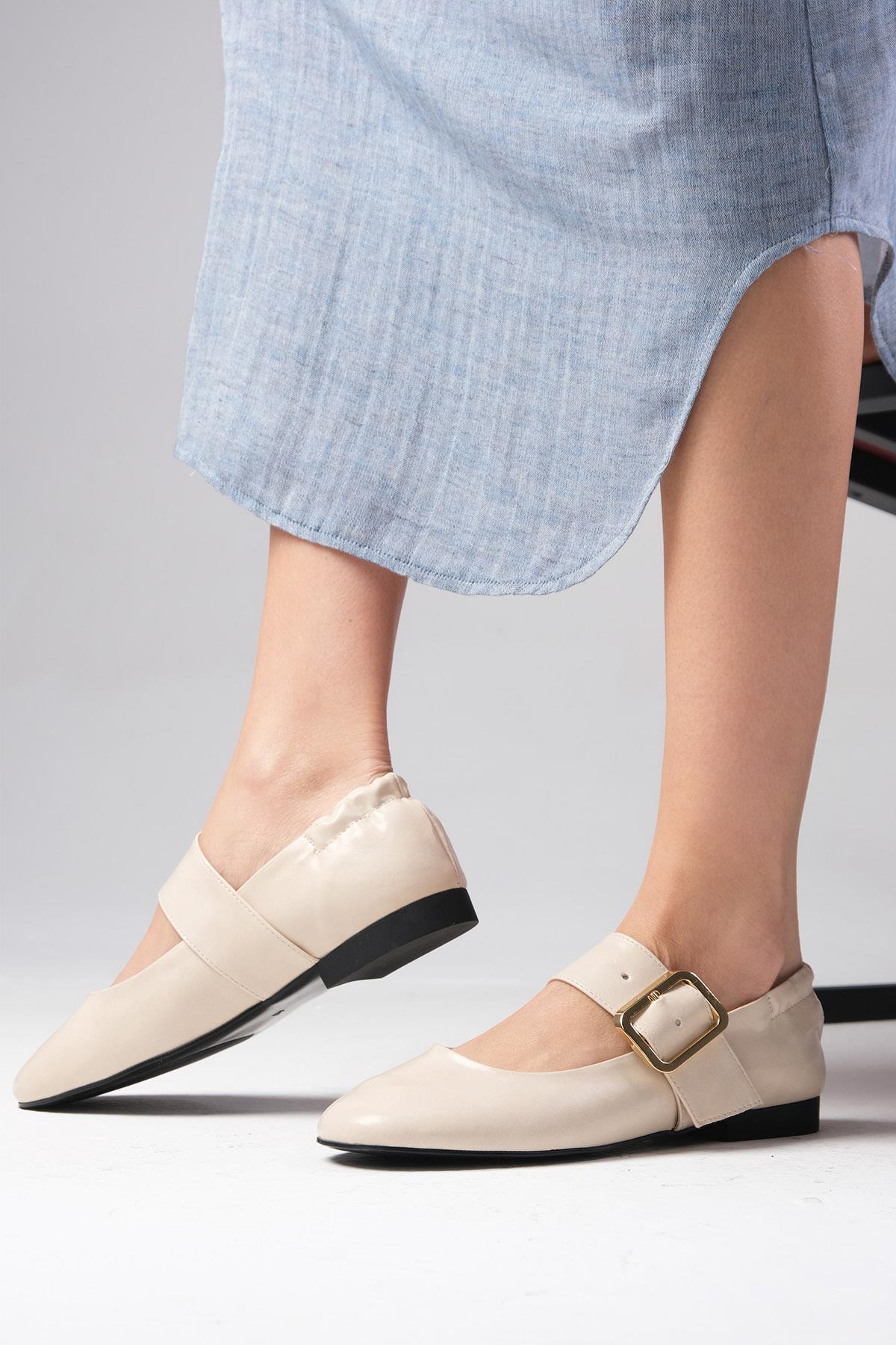 Diega Ten Renk Kalın Kemerli Babet