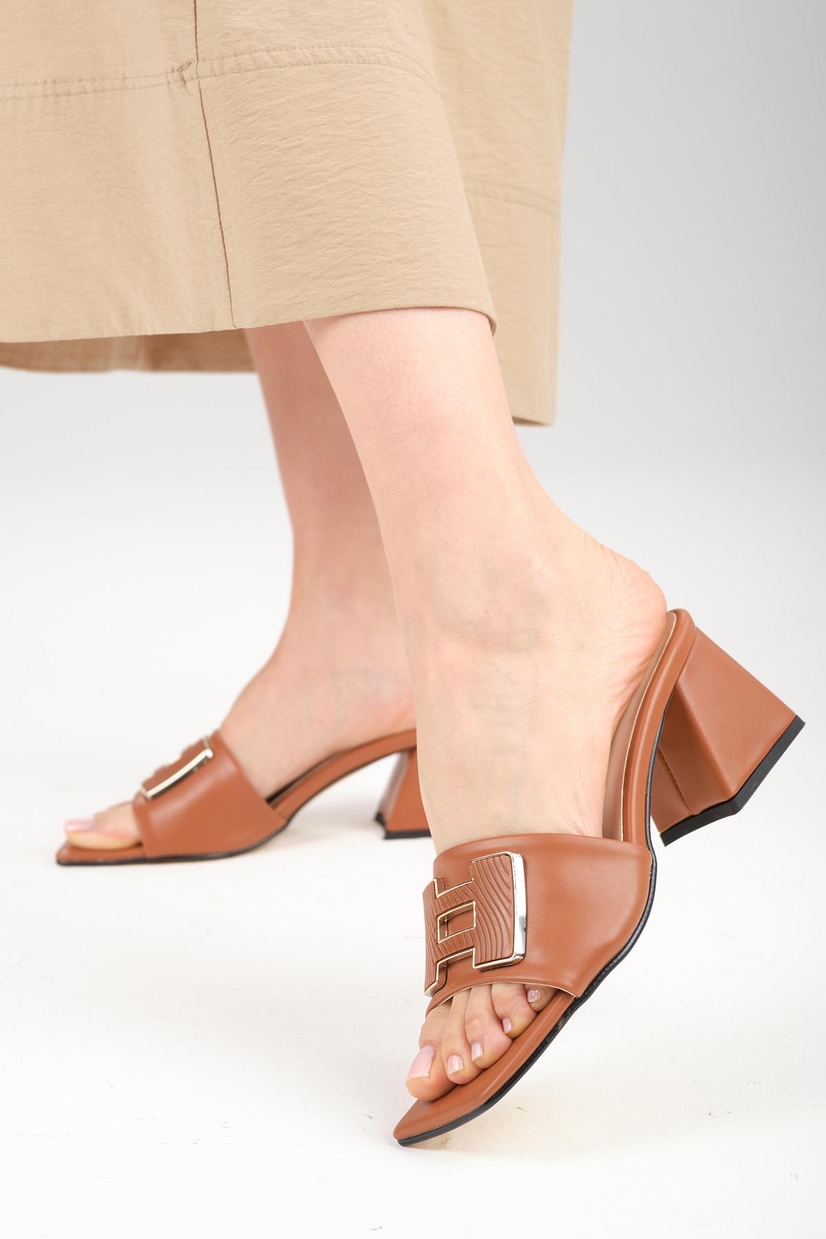 Erna Taba Renk Toka Aksesuarlı Terlik