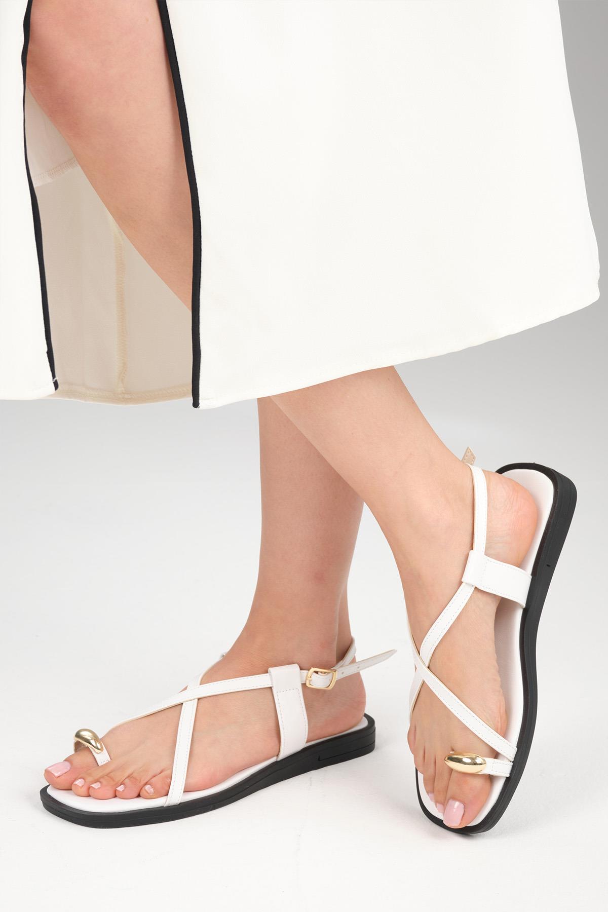 Hanna Beyaz Renk Yüzüklü Sandalet