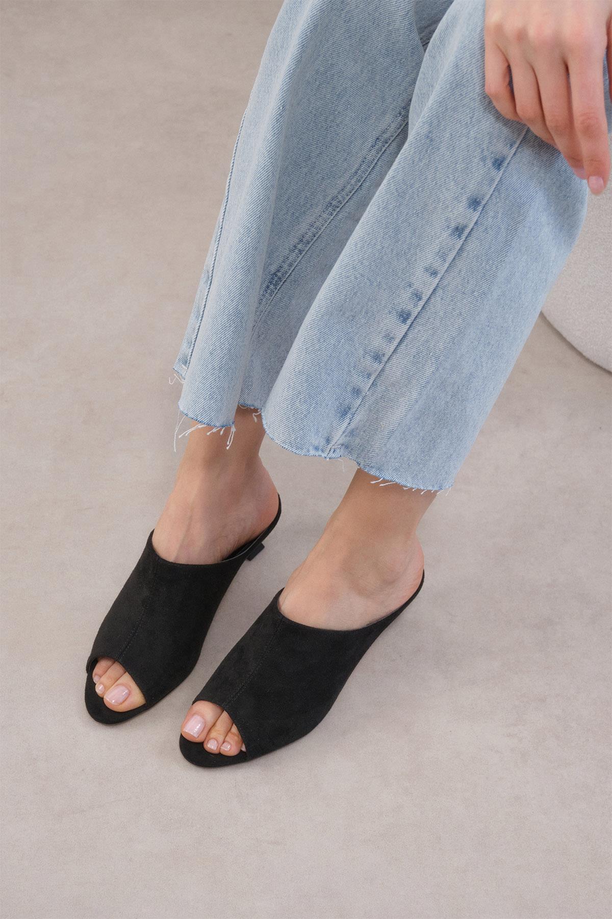 Joy Siyah Renk Kısa Topuklu Terlik