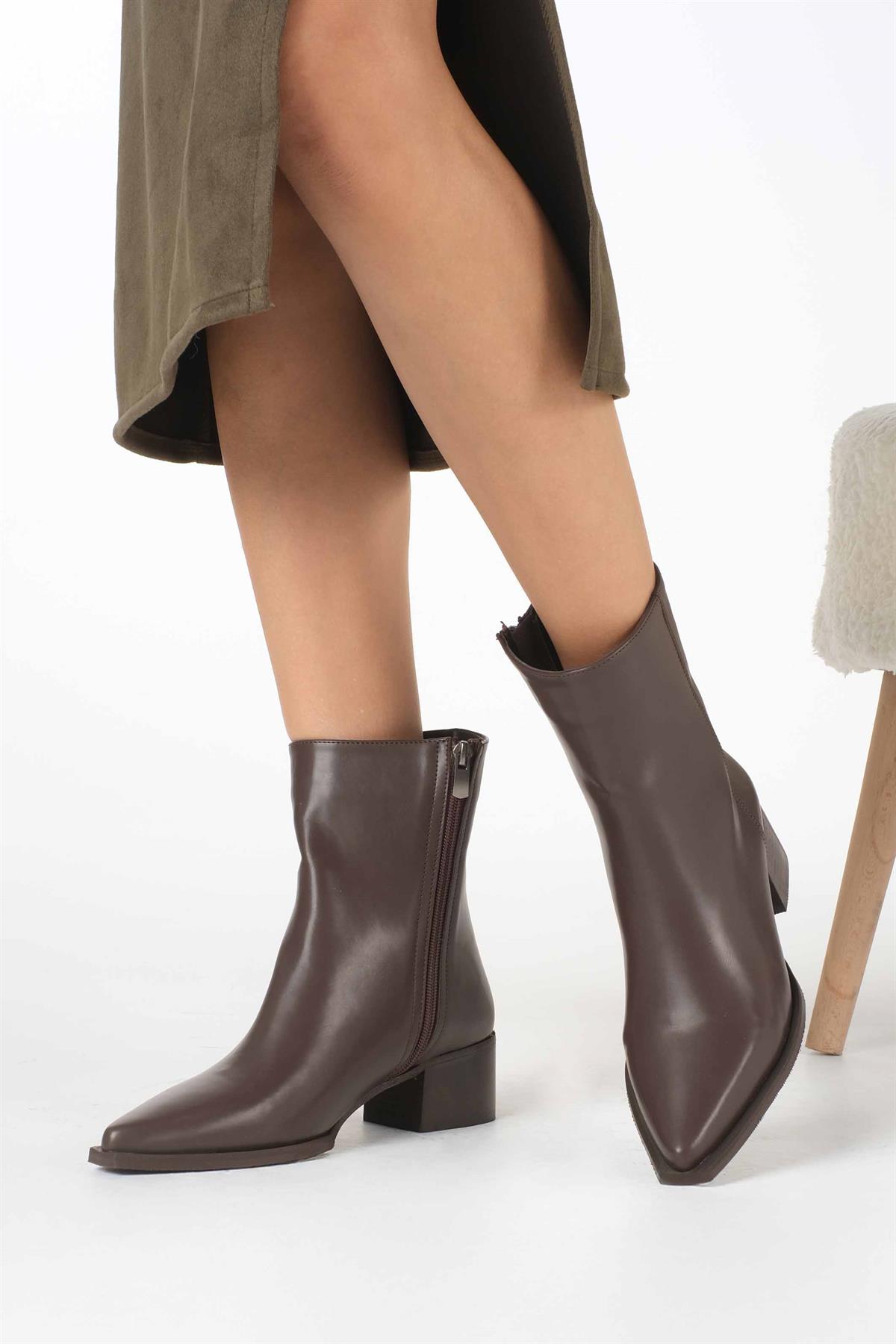 Lana Kahverengi Bilekte Bot