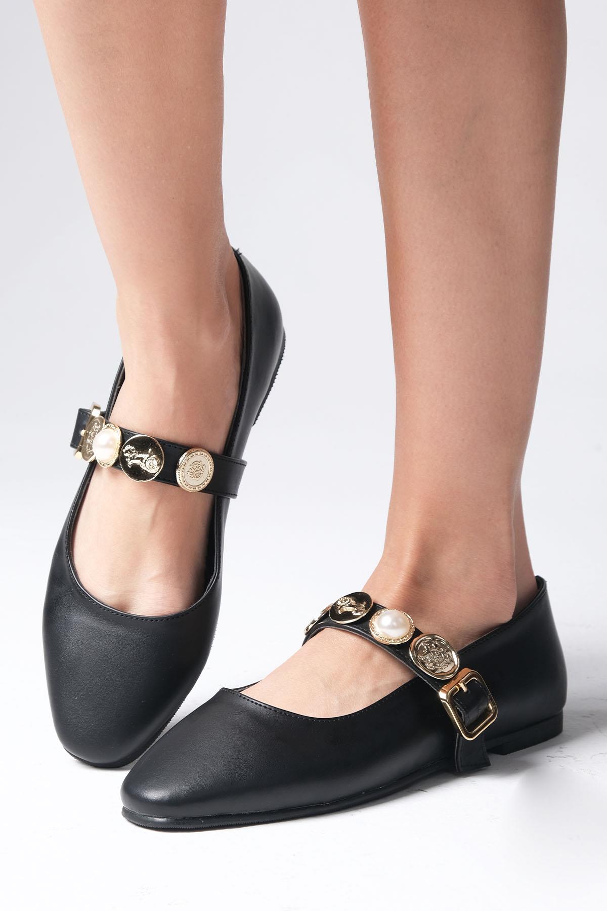 Victoria Siyah Renk Toka Detaylı Küt Burunlu Babet